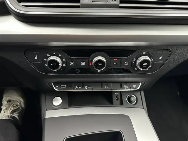 Audi Q5 view 18