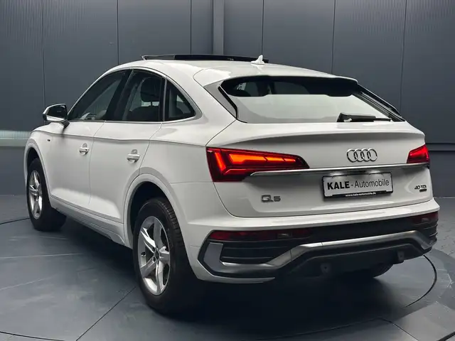 Audi Q5 view 3