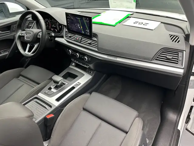 Audi Q5 view 9