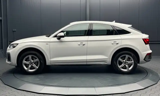 Audi Q5 view 2