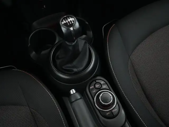 MINI Hatch view 13