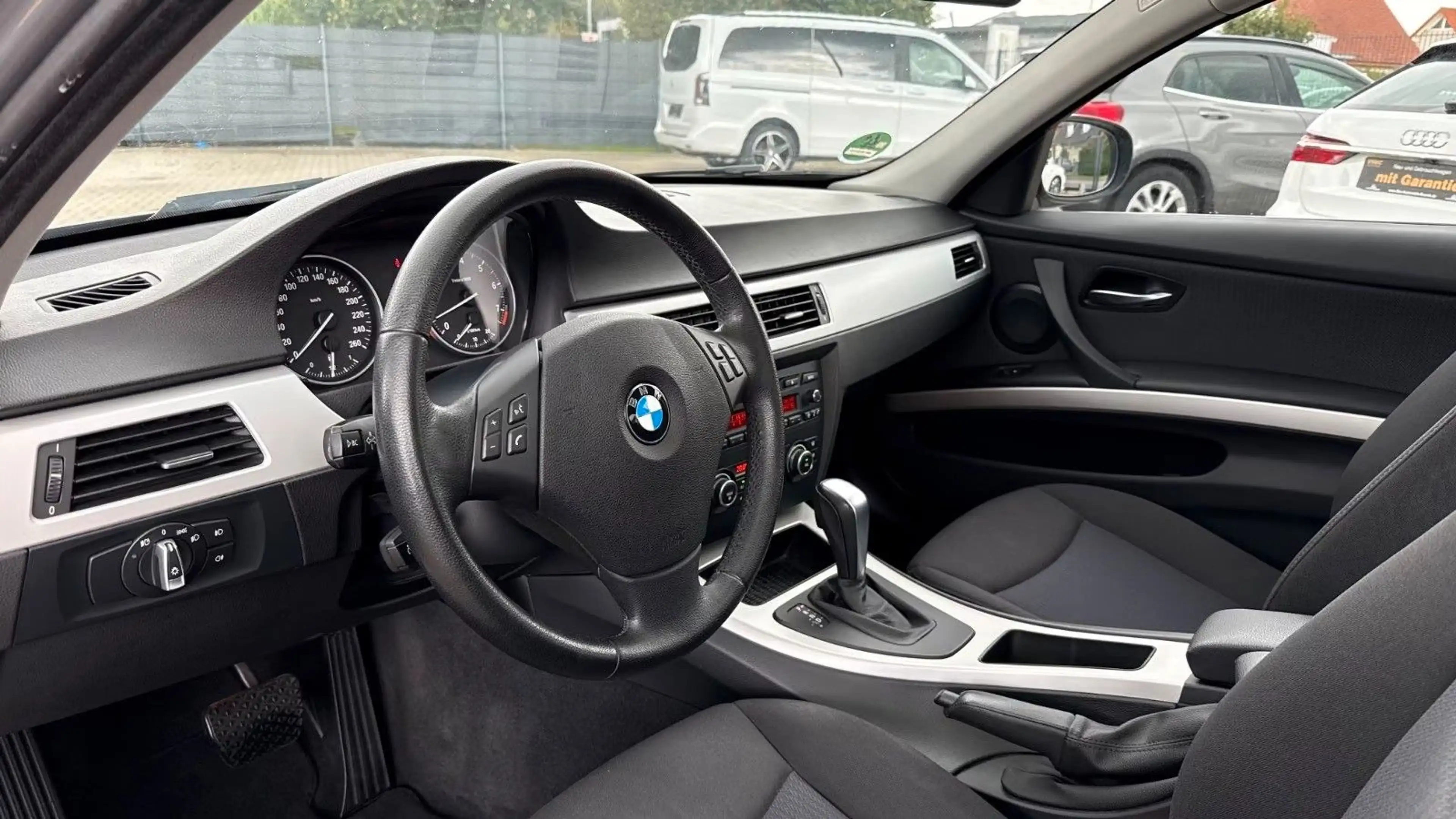 BMW 325 i Limo LCI-BiXenon-Automatik-Schiebedach-LM — photo 11