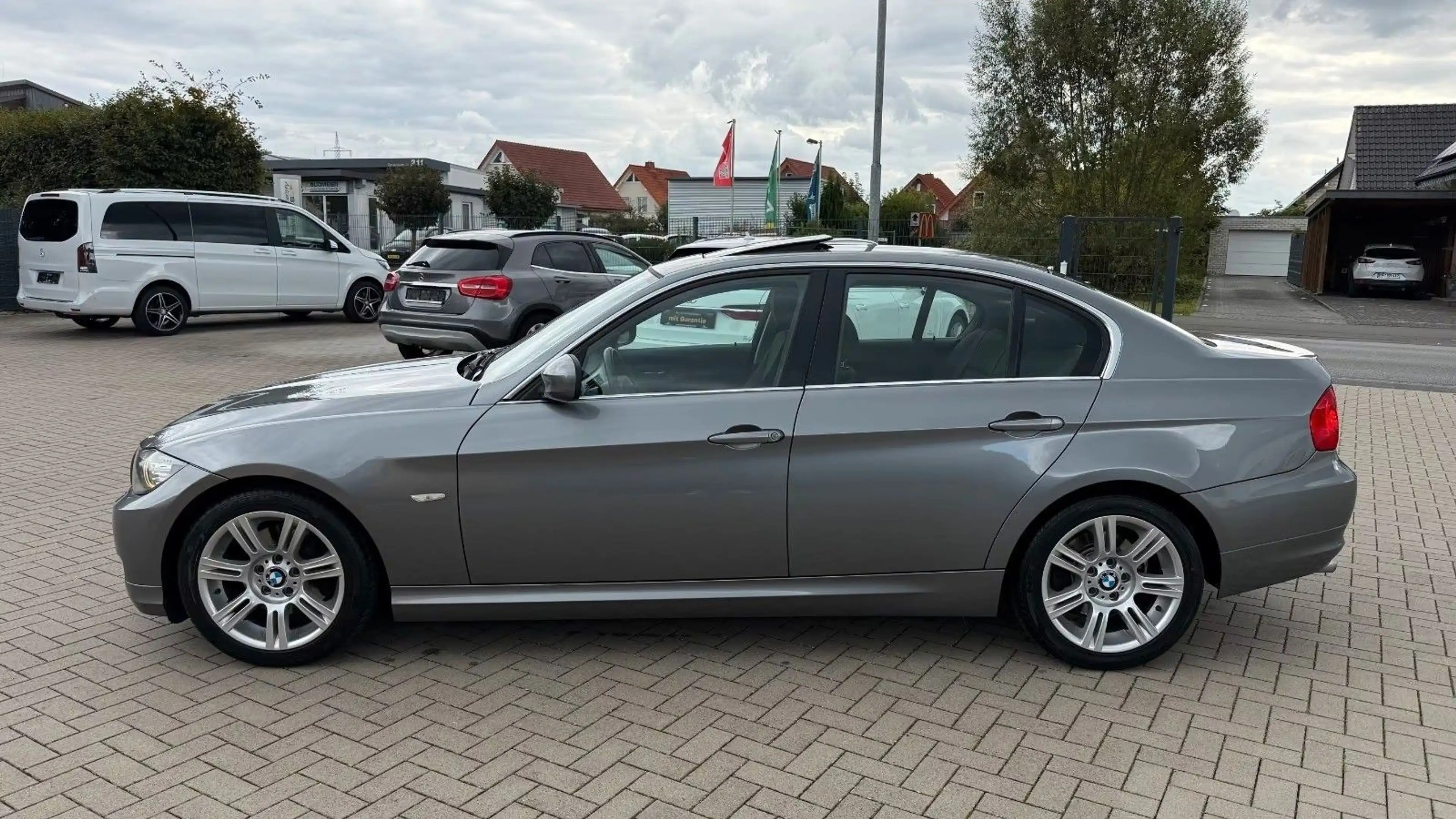 BMW 325 i Limo LCI-BiXenon-Automatik-Schiebedach-LM — photo 7