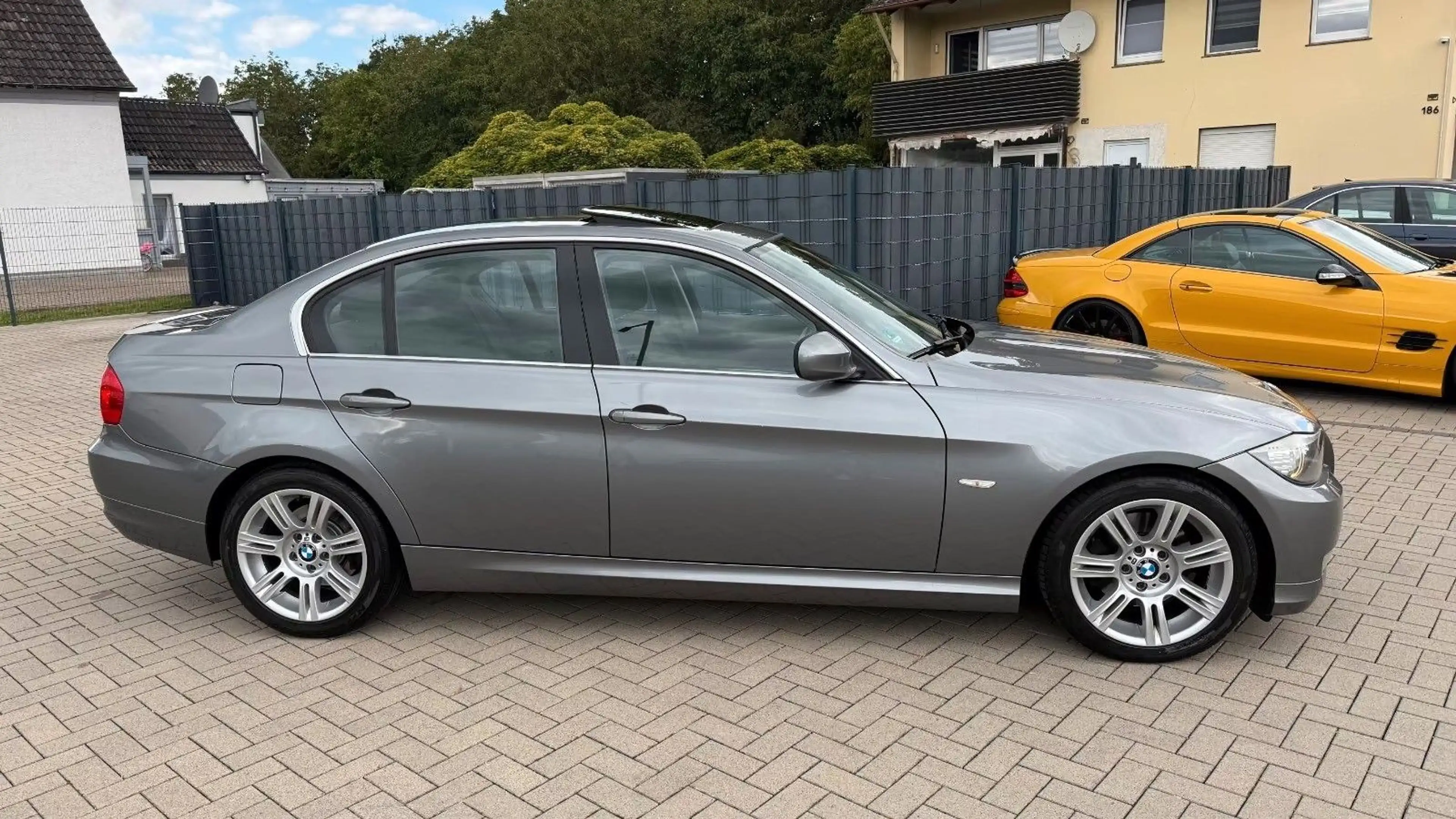 BMW 325 i Limo LCI-BiXenon-Automatik-Schiebedach-LM — photo 8