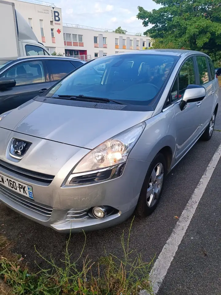 Peugeot 5008 1.6 HDi 112ch FAP BVM6 Active 7pl