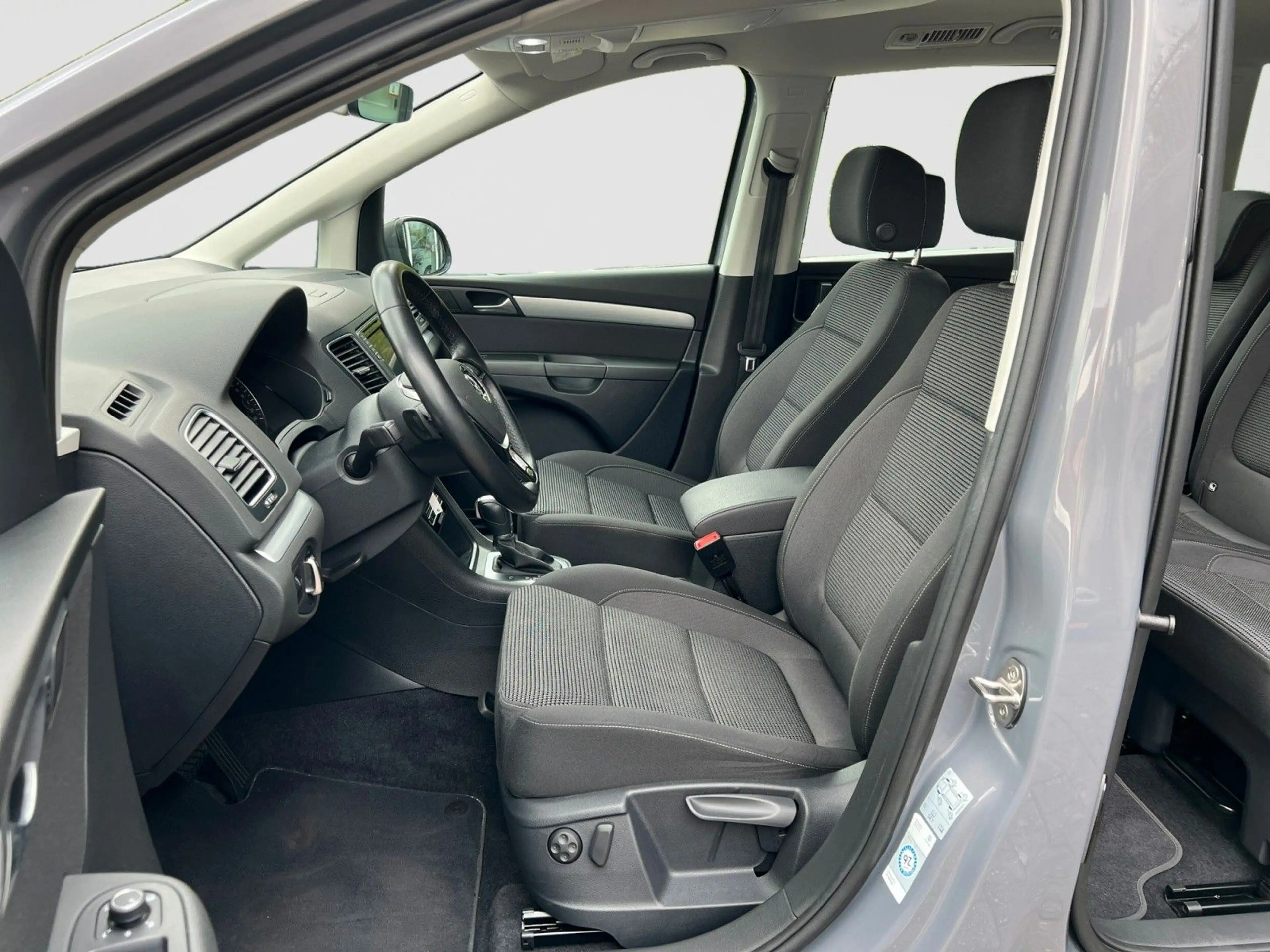 Volkswagen Sharan 1.4TSI DSG Bi-XEN AHK SHZ ACC NAV KLIMA — photo 9