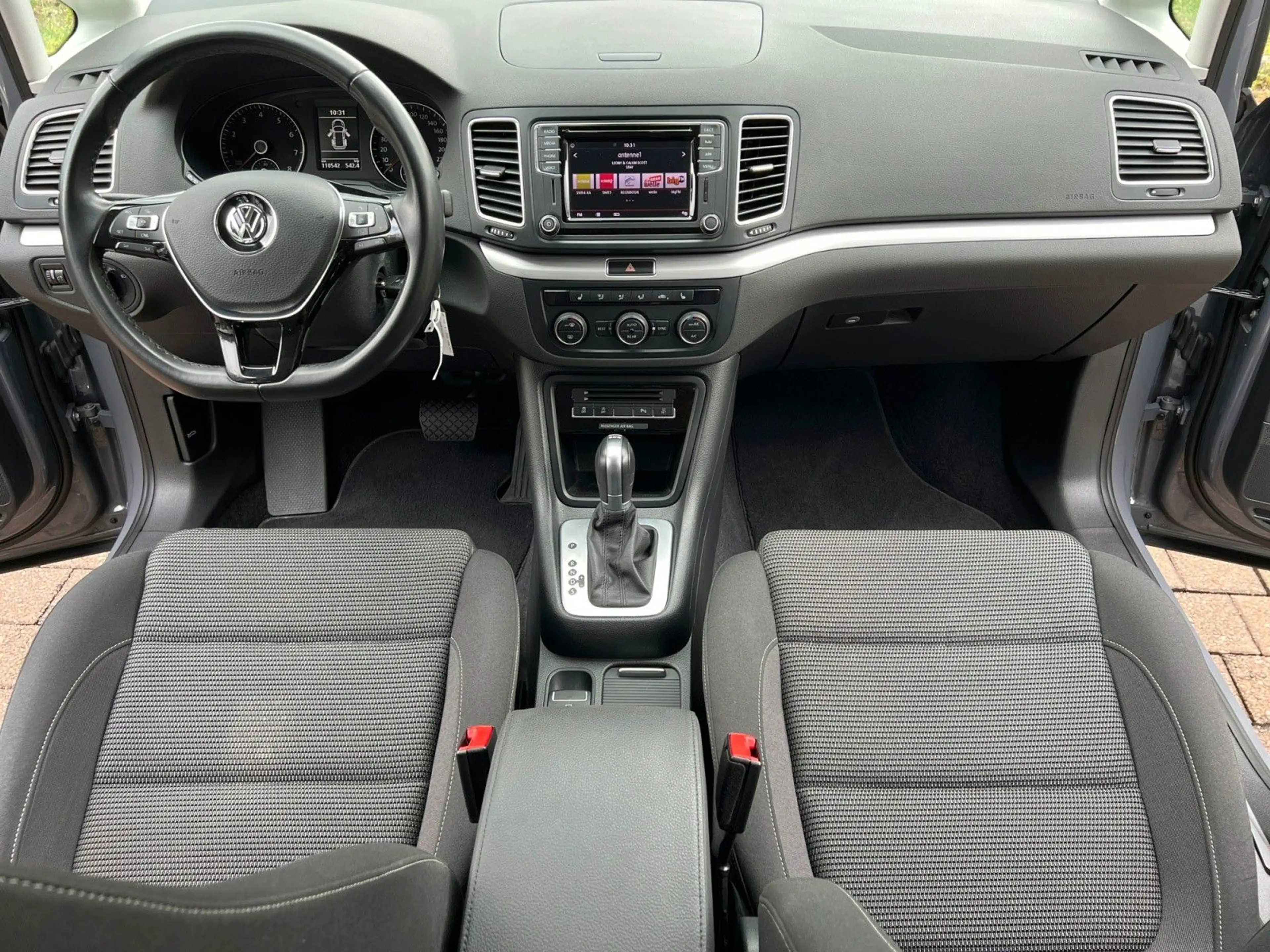 Volkswagen Sharan 1.4TSI DSG Bi-XEN AHK SHZ ACC NAV KLIMA — photo 10