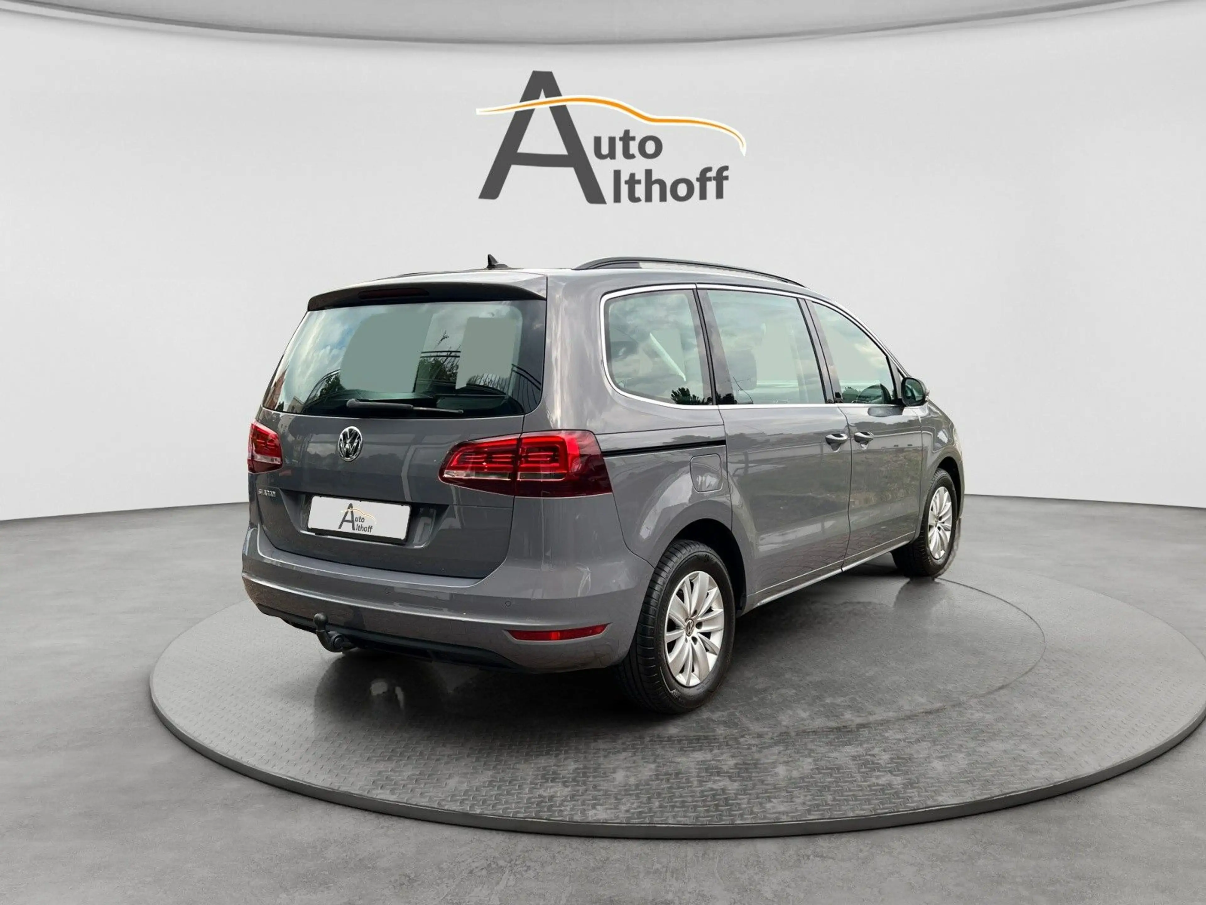 Volkswagen Sharan 1.4TSI DSG Bi-XEN AHK SHZ ACC NAV KLIMA — photo 6