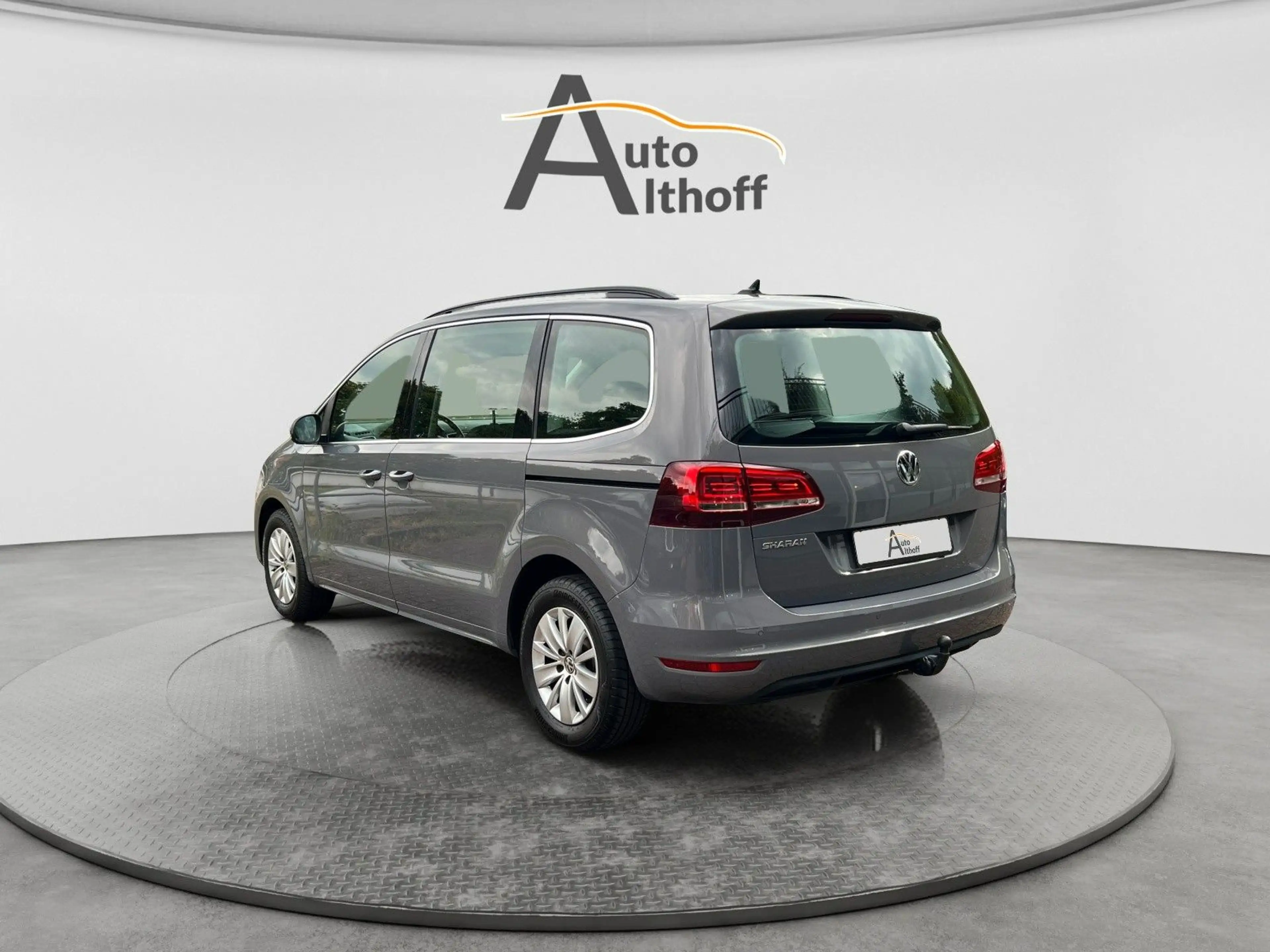 Volkswagen Sharan 1.4TSI DSG Bi-XEN AHK SHZ ACC NAV KLIMA — photo 4