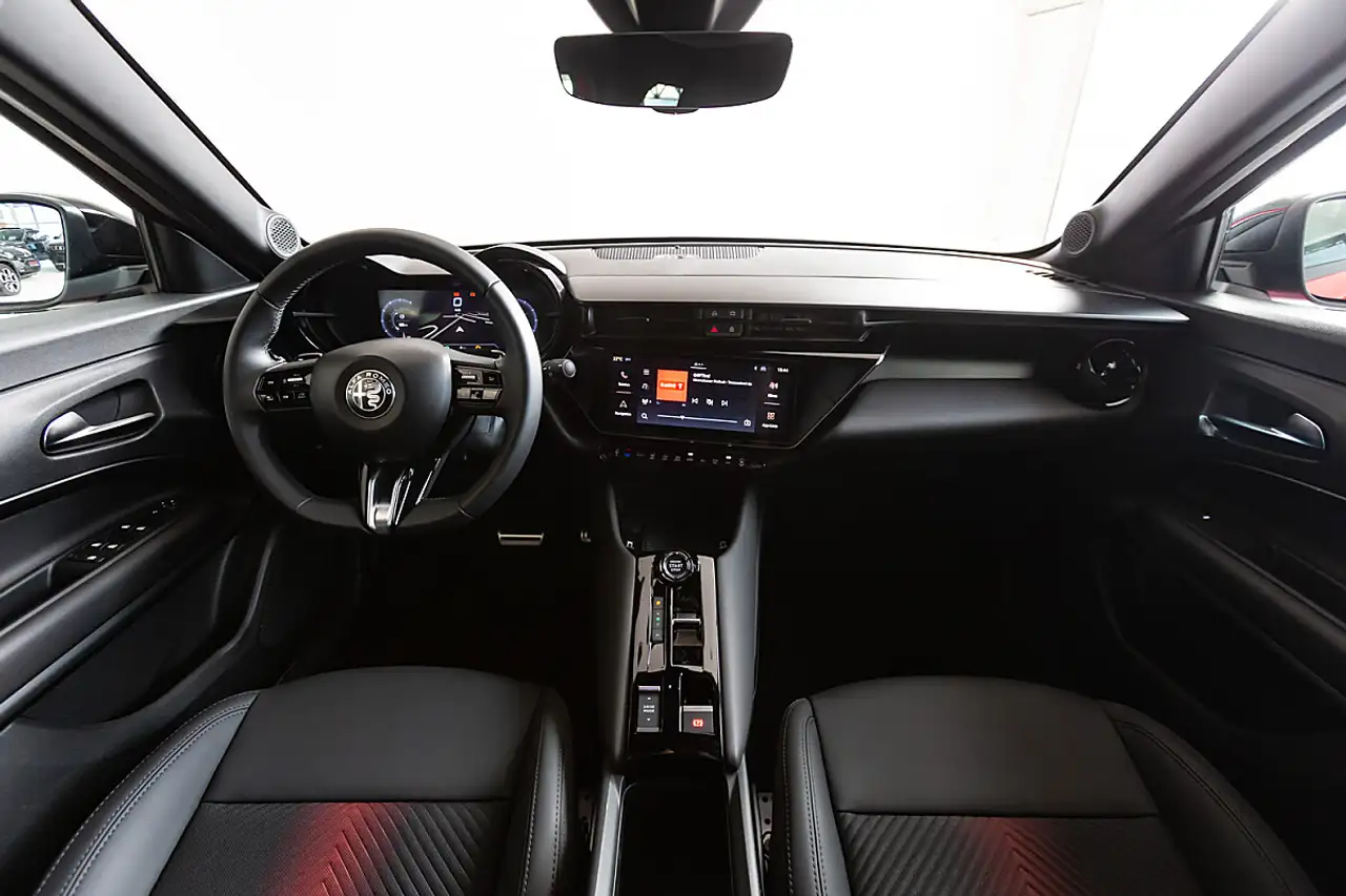 Alfa Romeo Junior 2025
