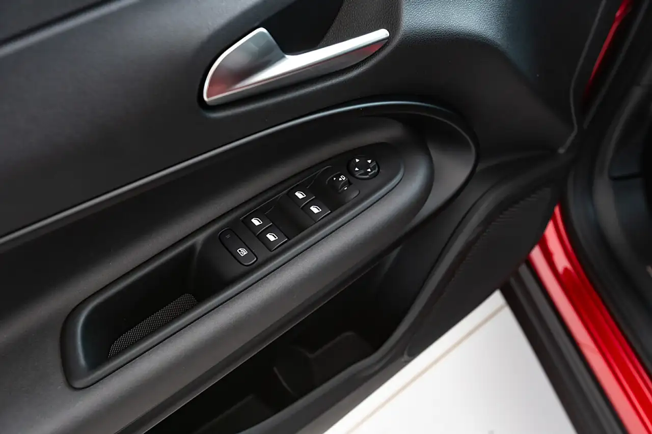 Alfa Romeo Junior 2025 — фото 10