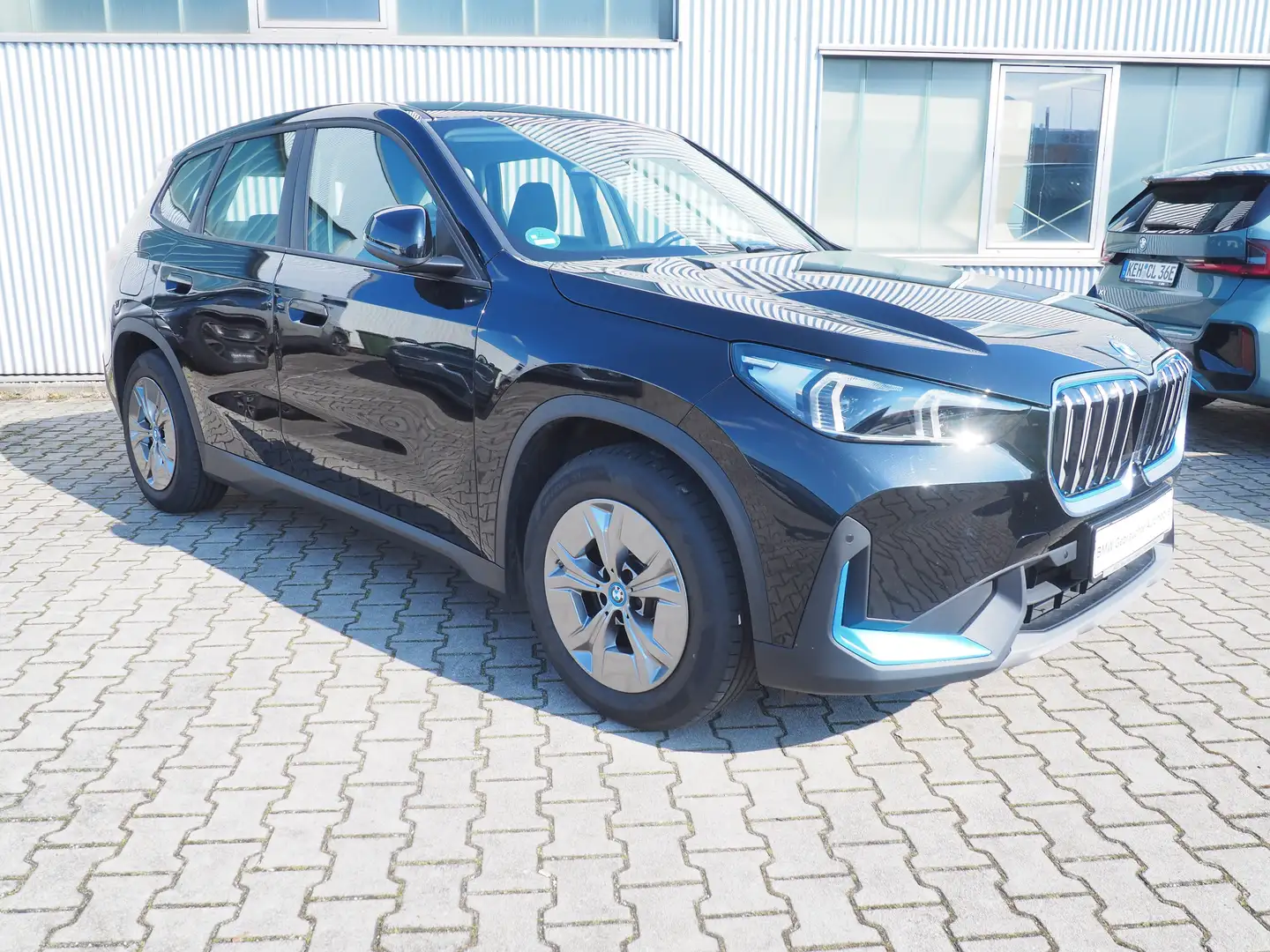 BMW iX1 xDrive30*adaptivLED*HUD*ACC*Sitzhzg*360°Kamera* Negro - 1
