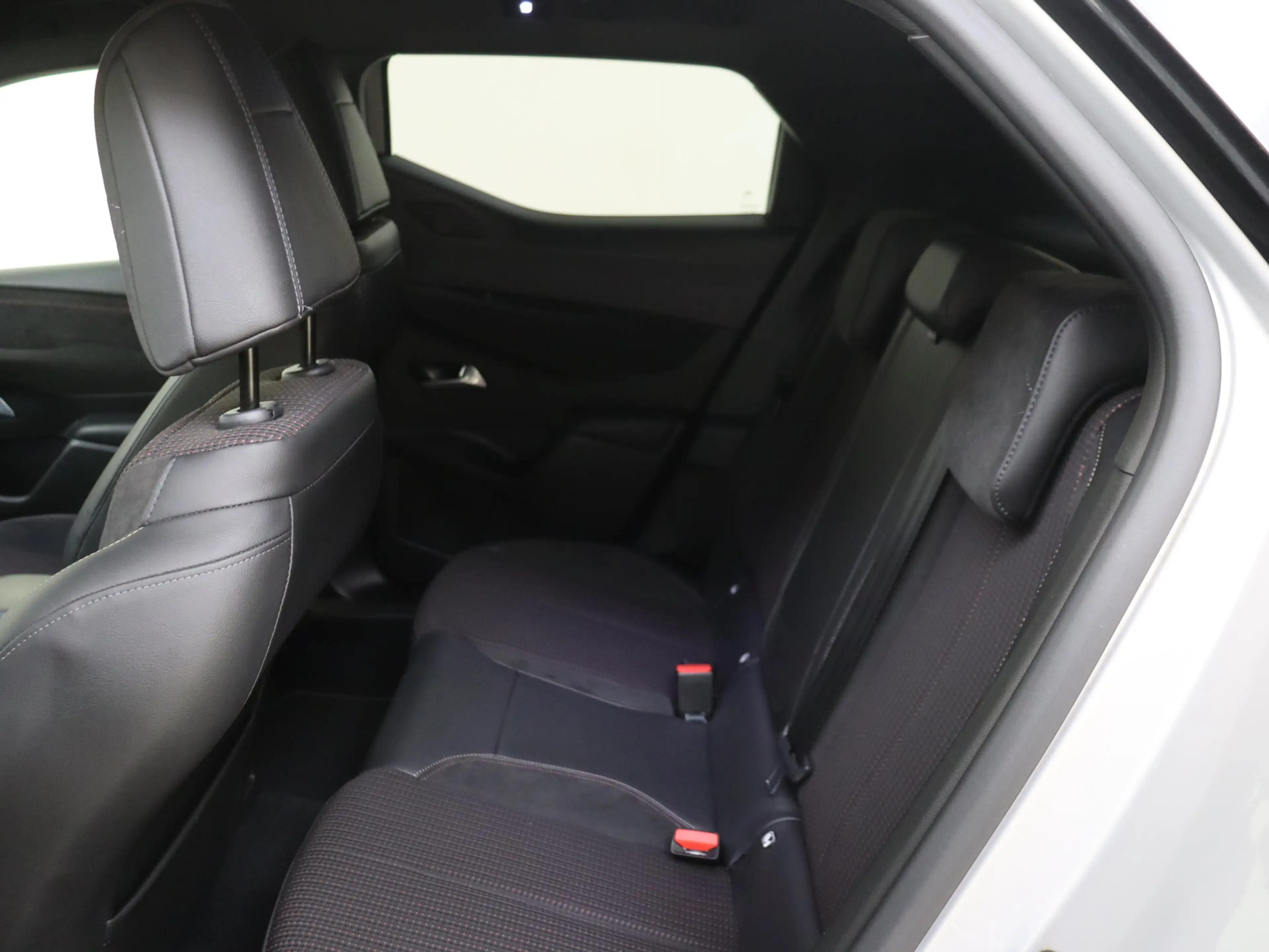 DS Automobiles DS 3 Crossback 1.2 PureTech Performance Line — photo 12