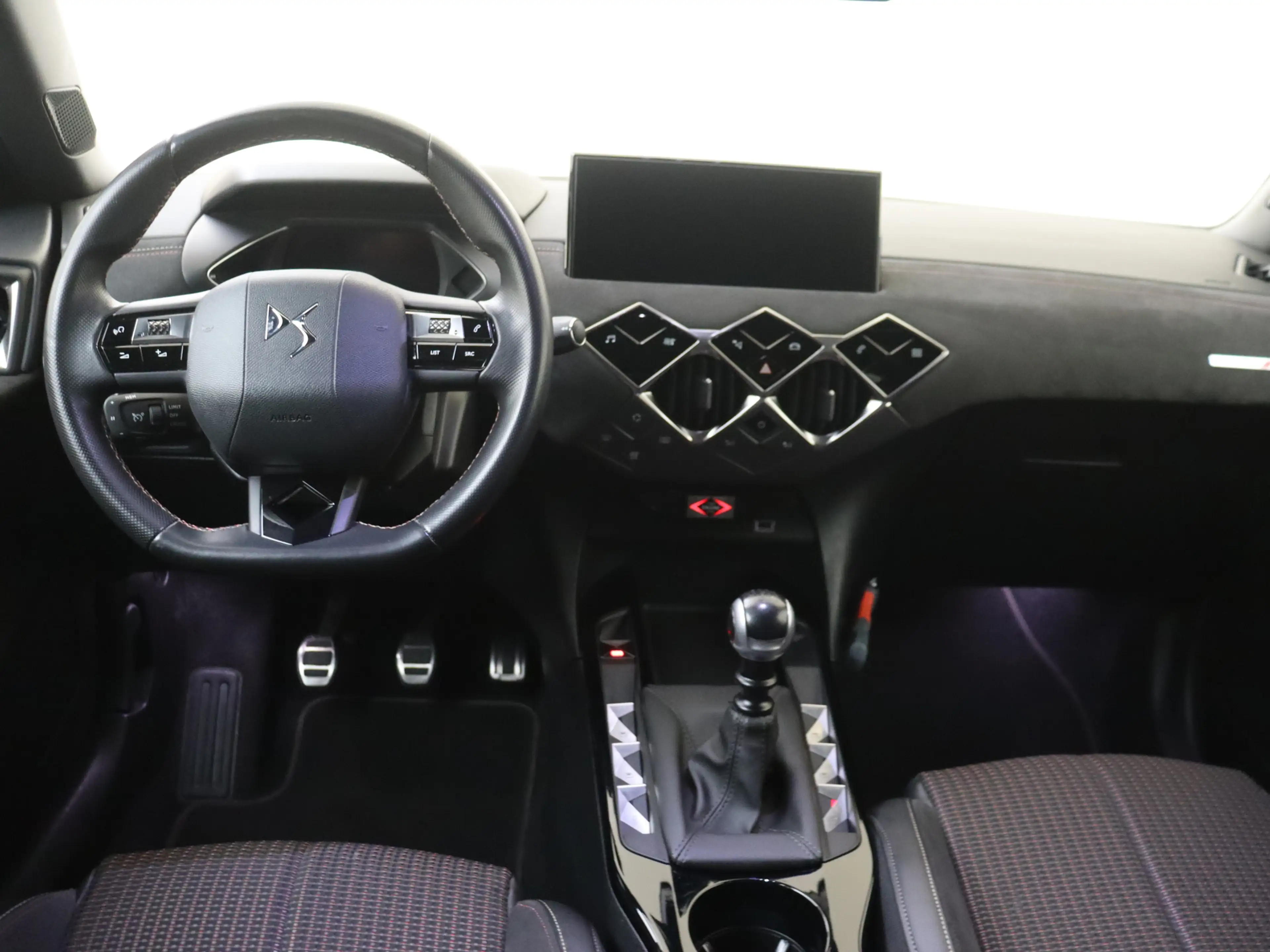DS Automobiles DS 3 Crossback 1.2 PureTech Performance Line — photo 5