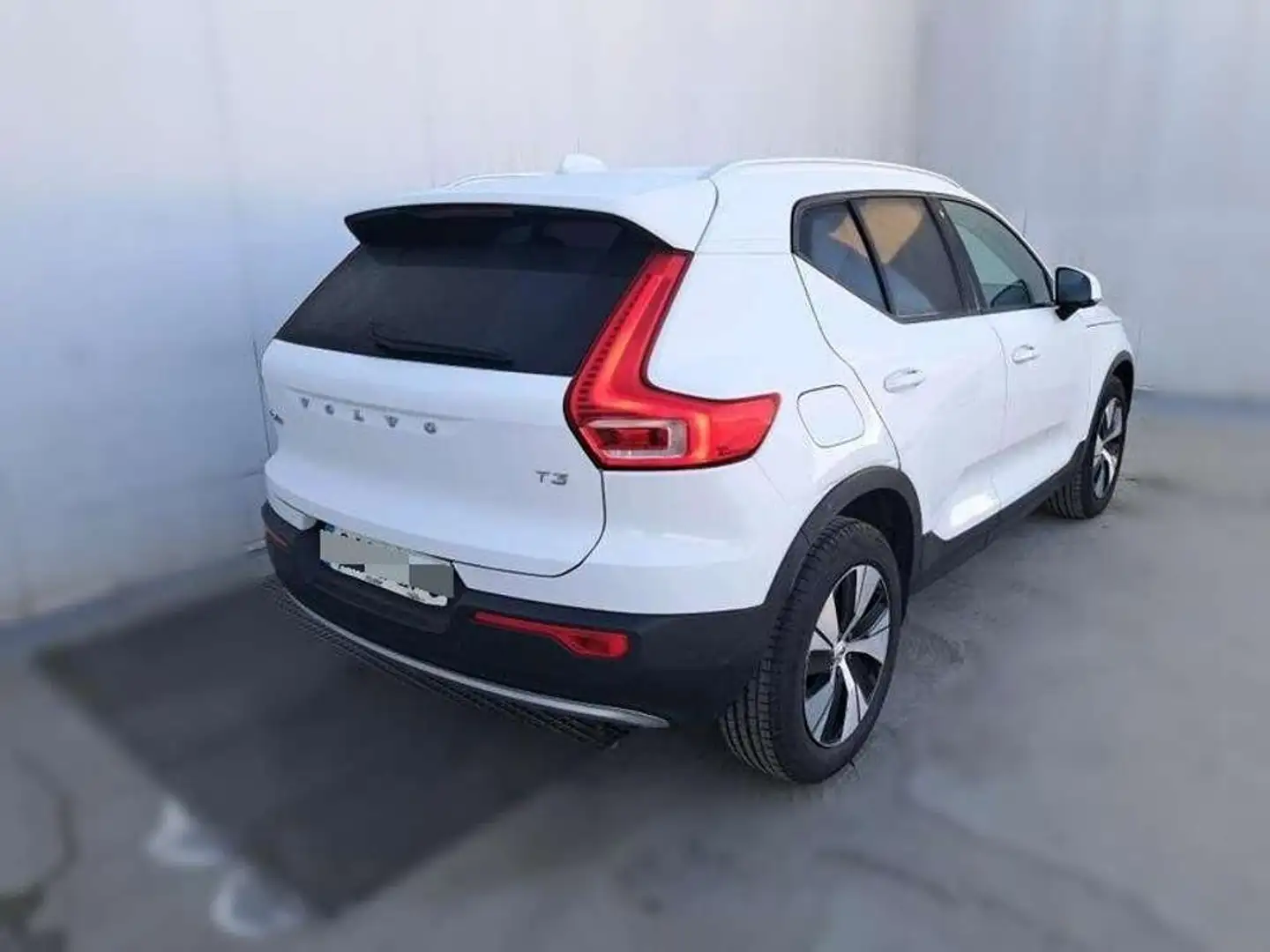 Volvo XC40 T3 Momentum Pro Aut. Blanco - 2
