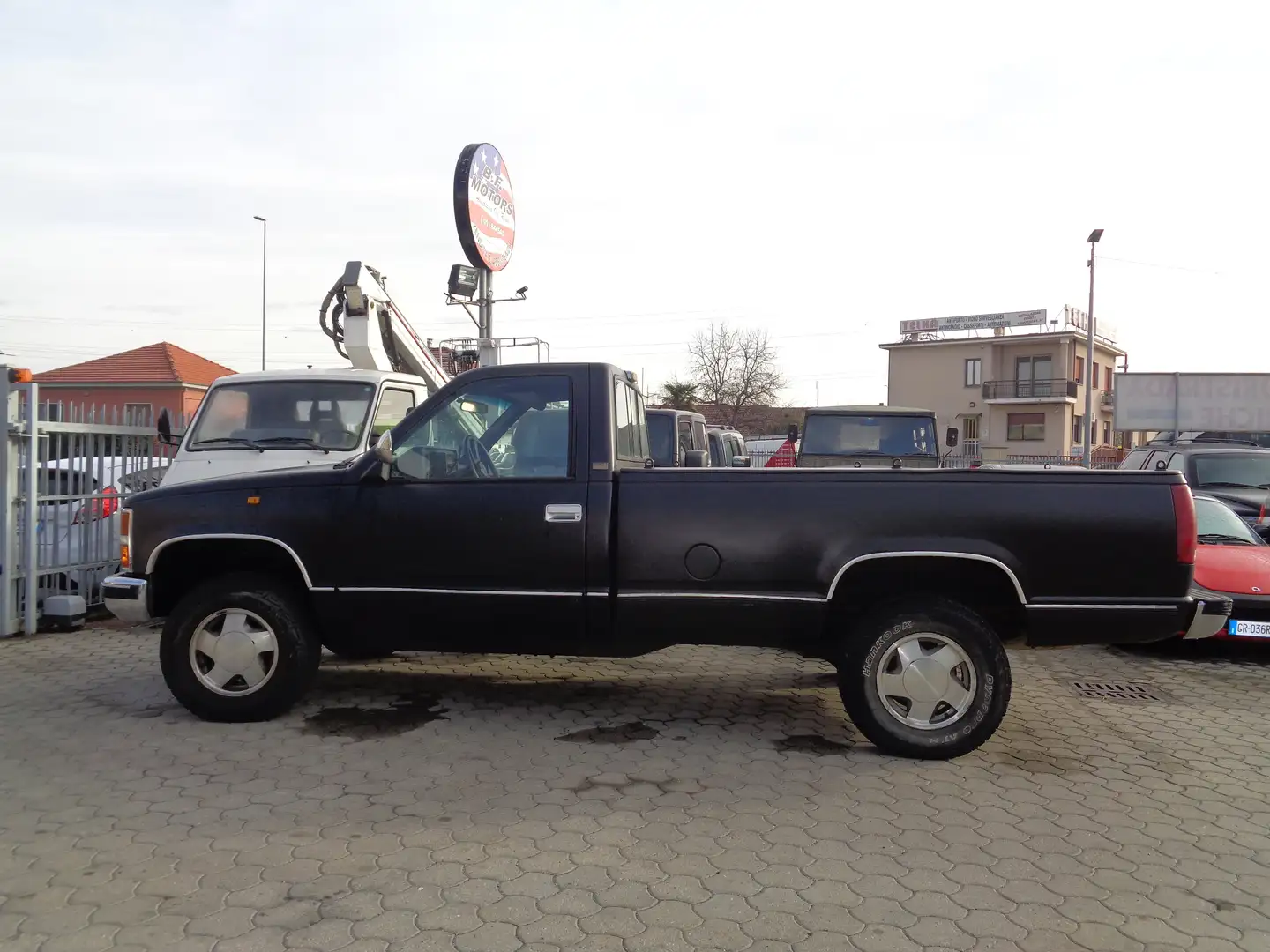 Chevrolet Silverado K1500 PICK UP Czarny - 2