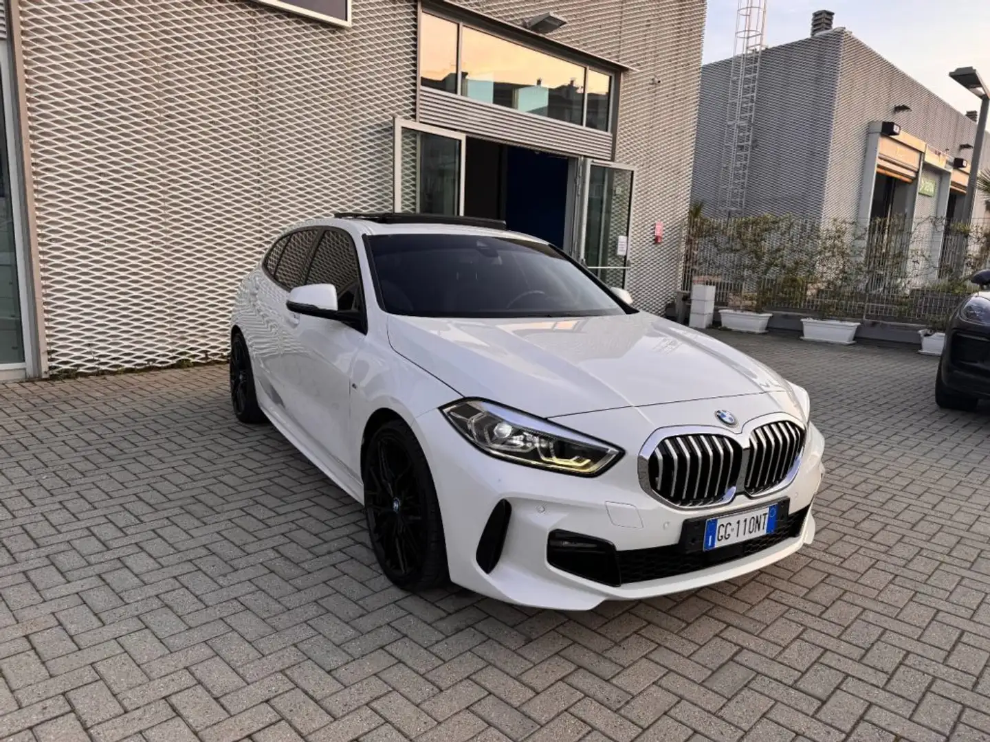 BMW 120 d xDrive 5p. Msport Weiß - 1