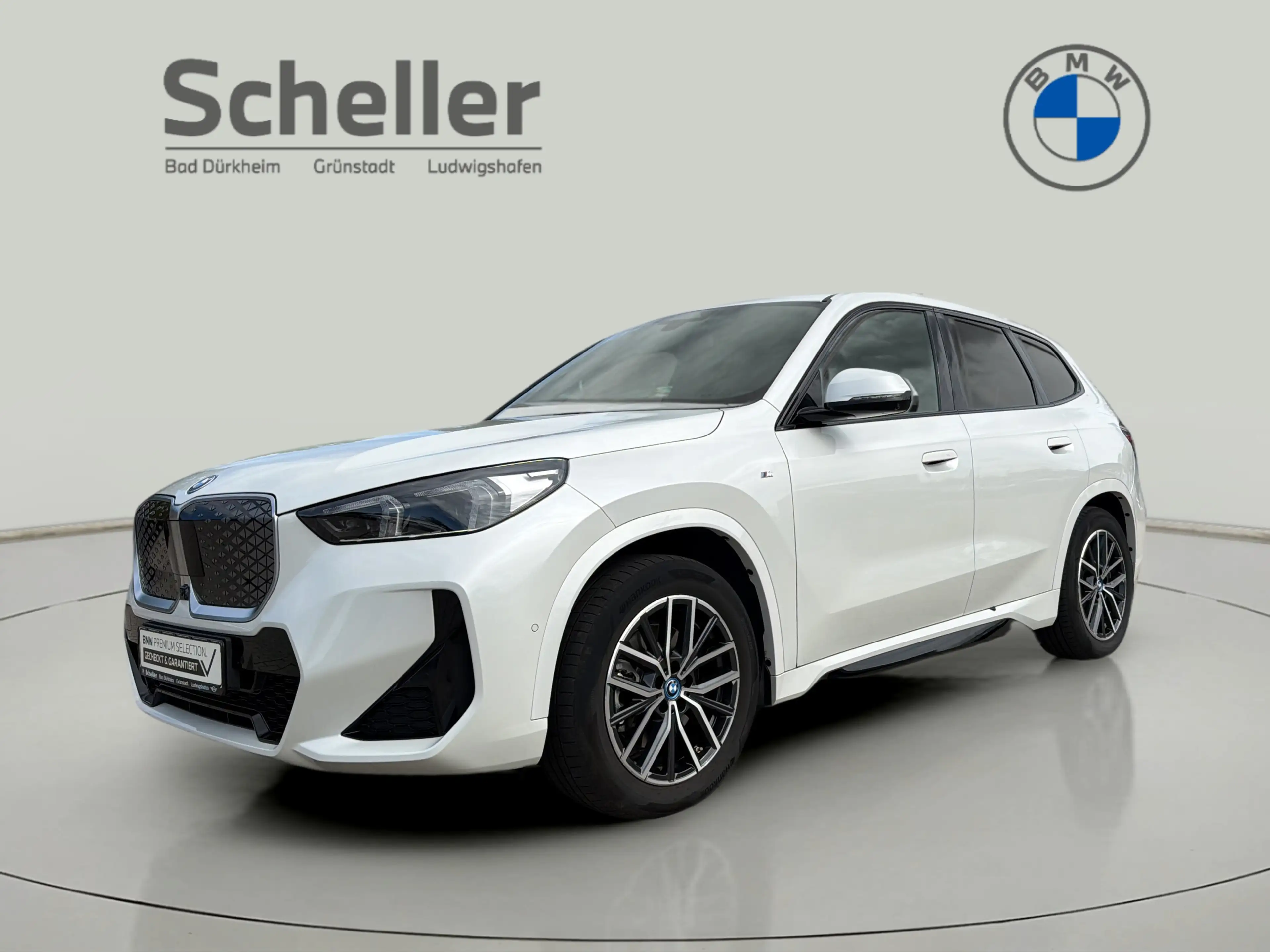 BMW iX1 xDrive30 M Sportpaket Head-Up LED Pano.Dach
