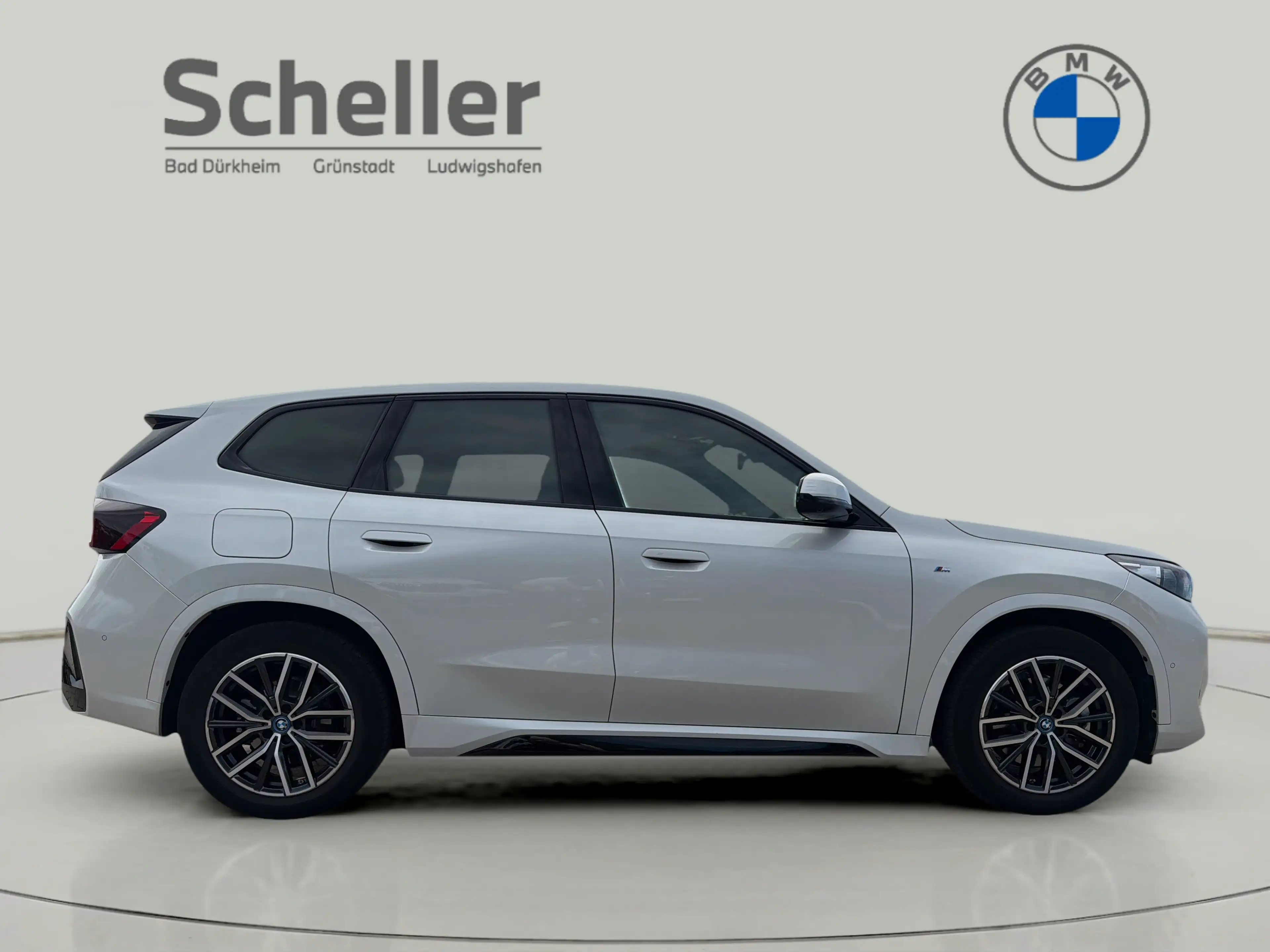 BMW iX1 xDrive30 M Sportpaket Head-Up LED Pano.Dach — photo 9