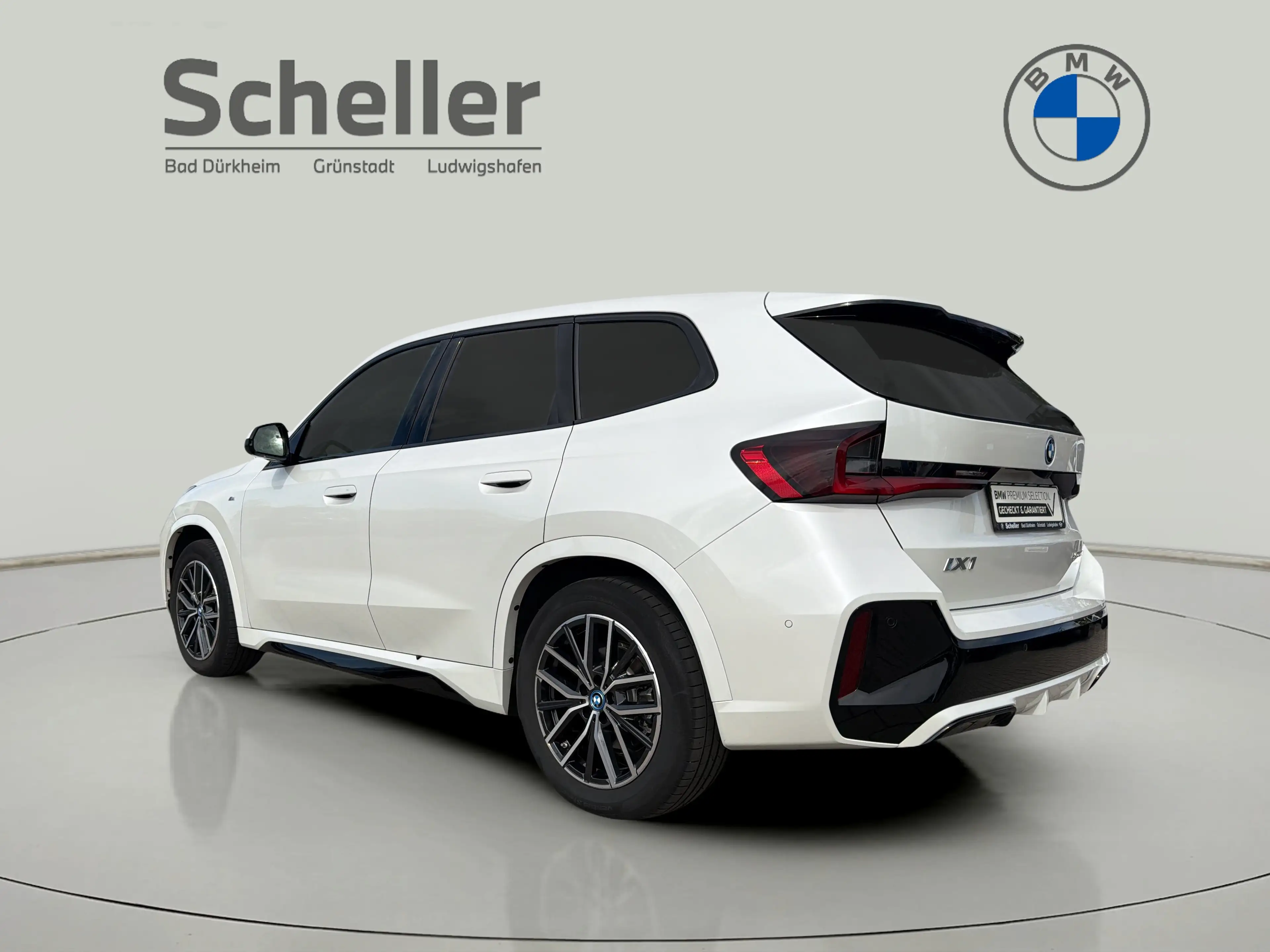 BMW iX1 xDrive30 M Sportpaket Head-Up LED Pano.Dach — photo 6