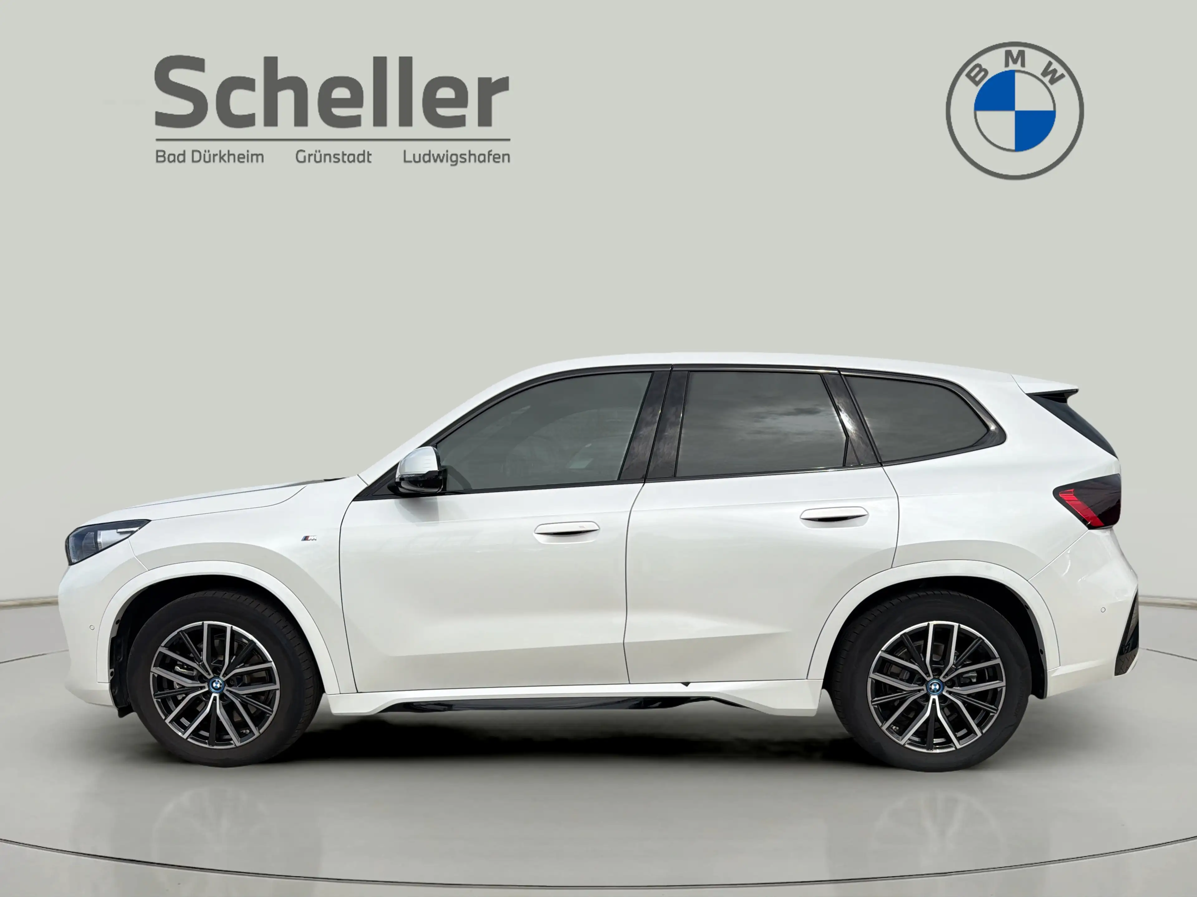 BMW iX1 xDrive30 M Sportpaket Head-Up LED Pano.Dach — photo 5