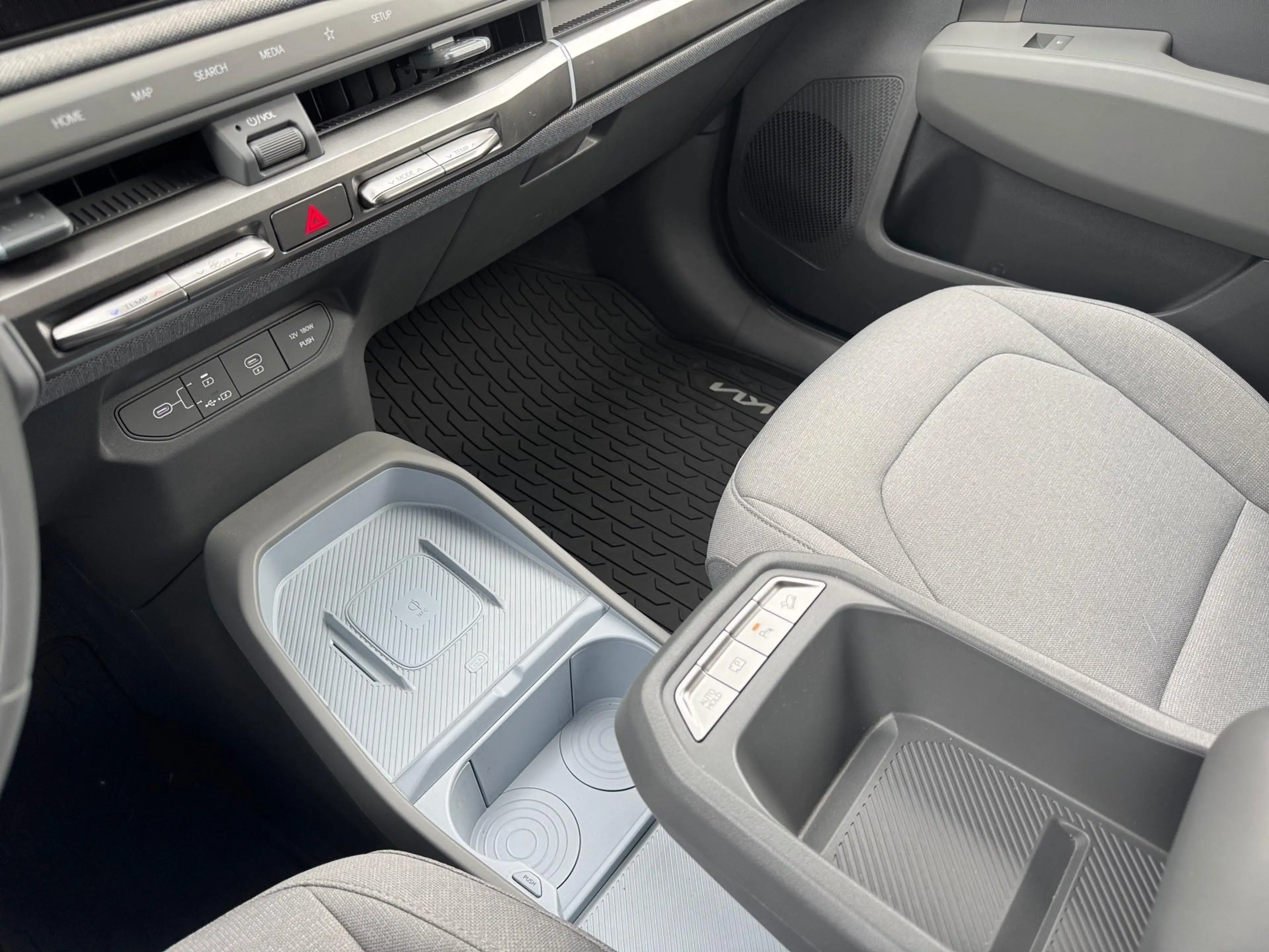 Kia EV3 81,4 kWh Earth — photo 14