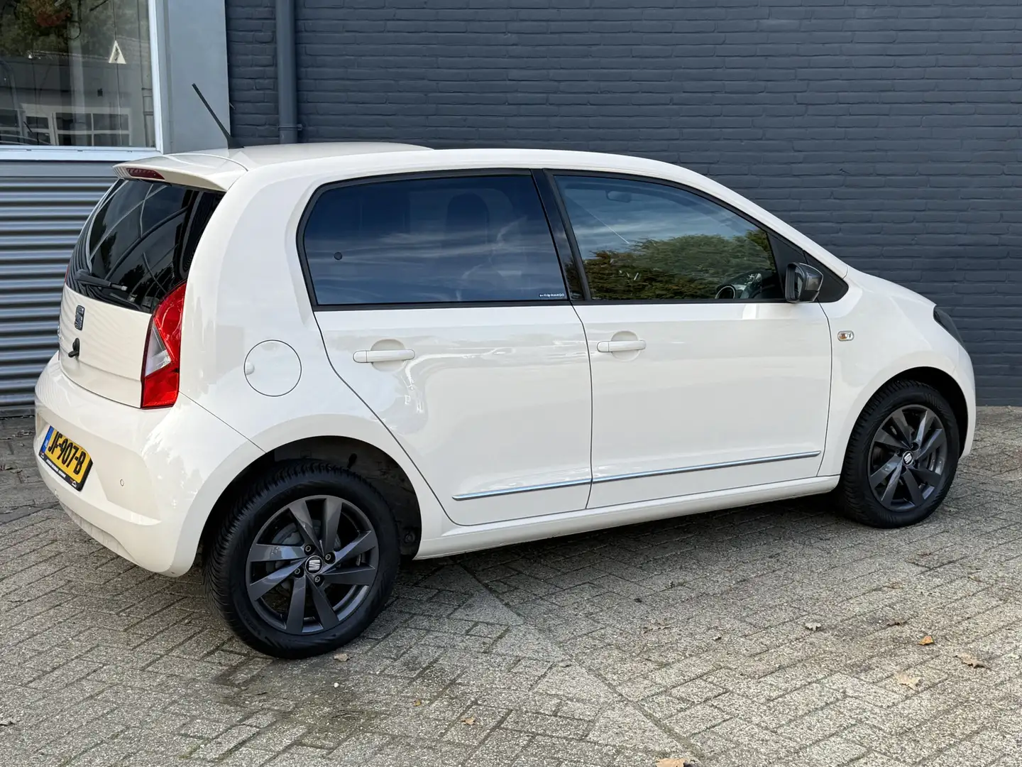 SEAT Mii 1.0 Mii by Mango Bj 2016 km 44.000 Apk 02-2026 Sch Blanc - 2