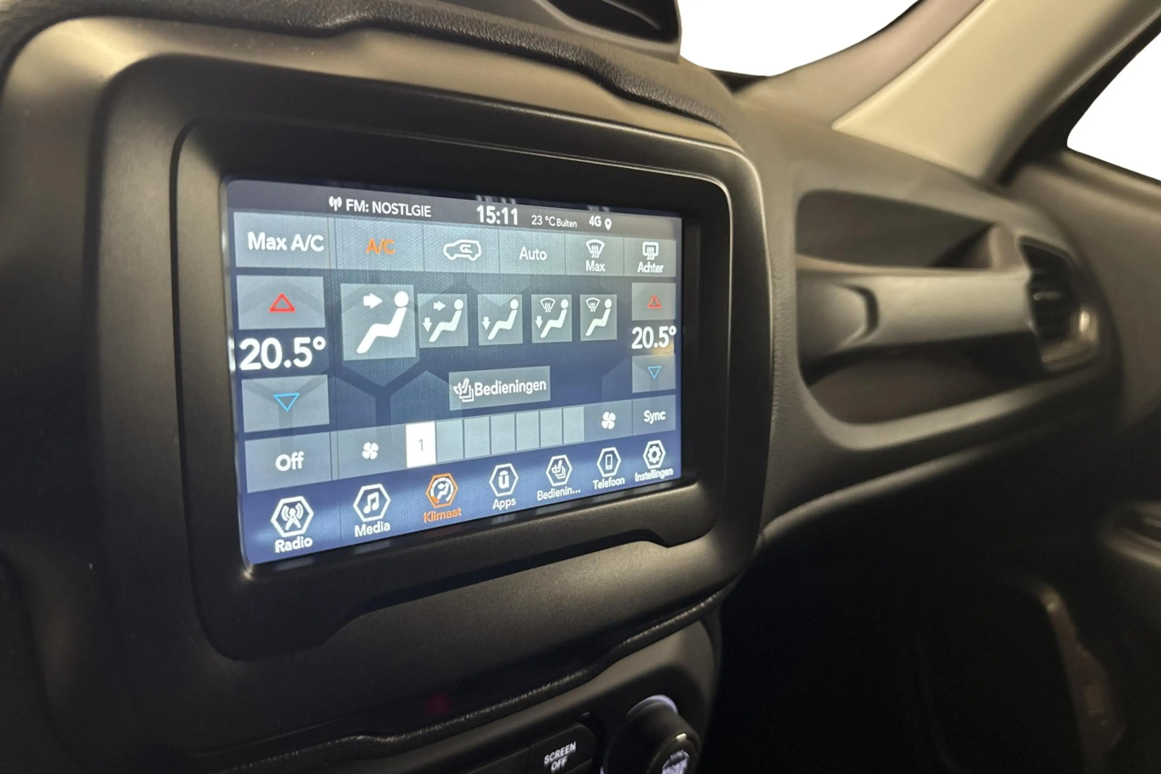 Jeep Renegade 1.3 T4 150 4x2 DDCT Longitude — photo 15
