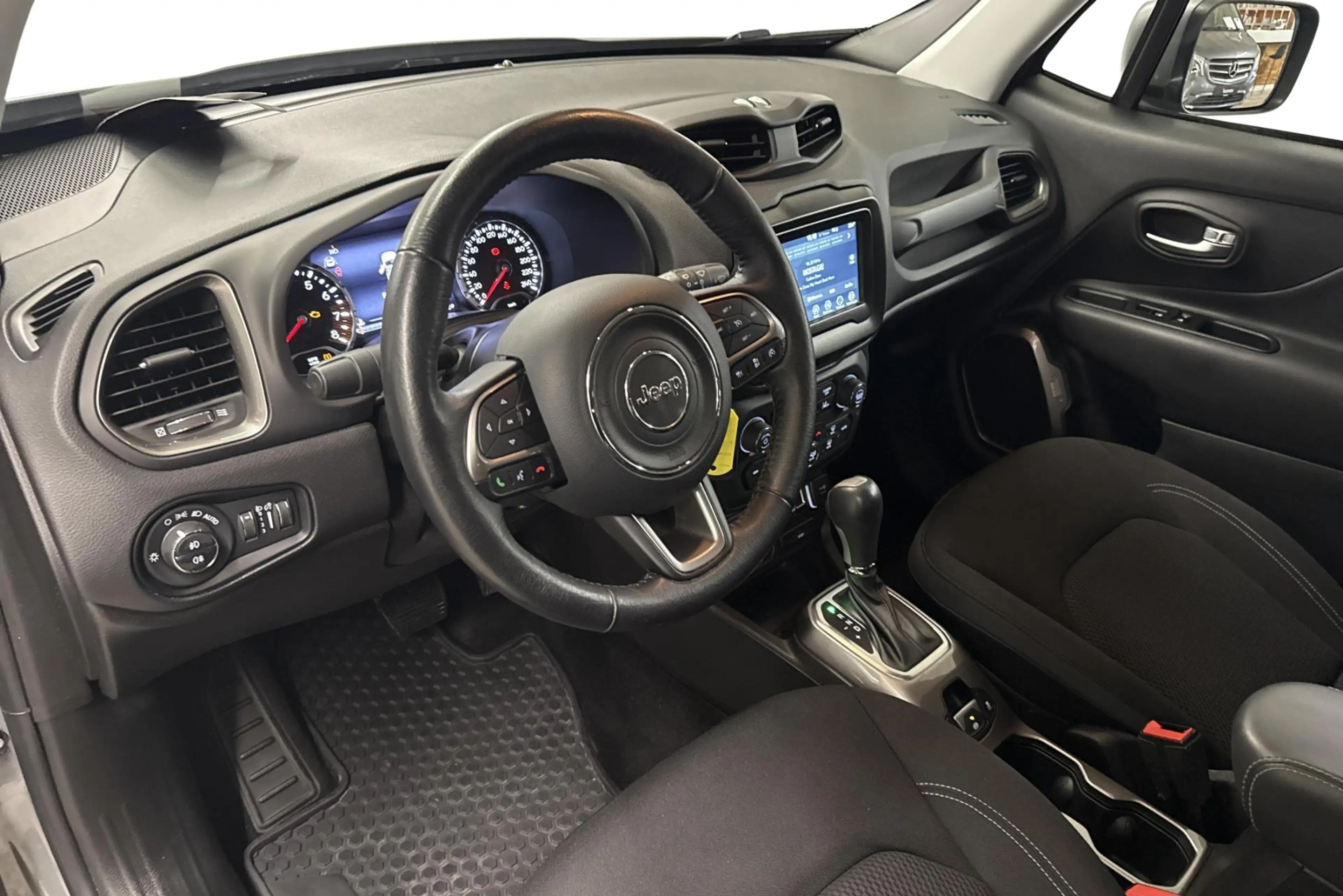 Jeep Renegade 1.3 T4 150 4x2 DDCT Longitude — photo 11