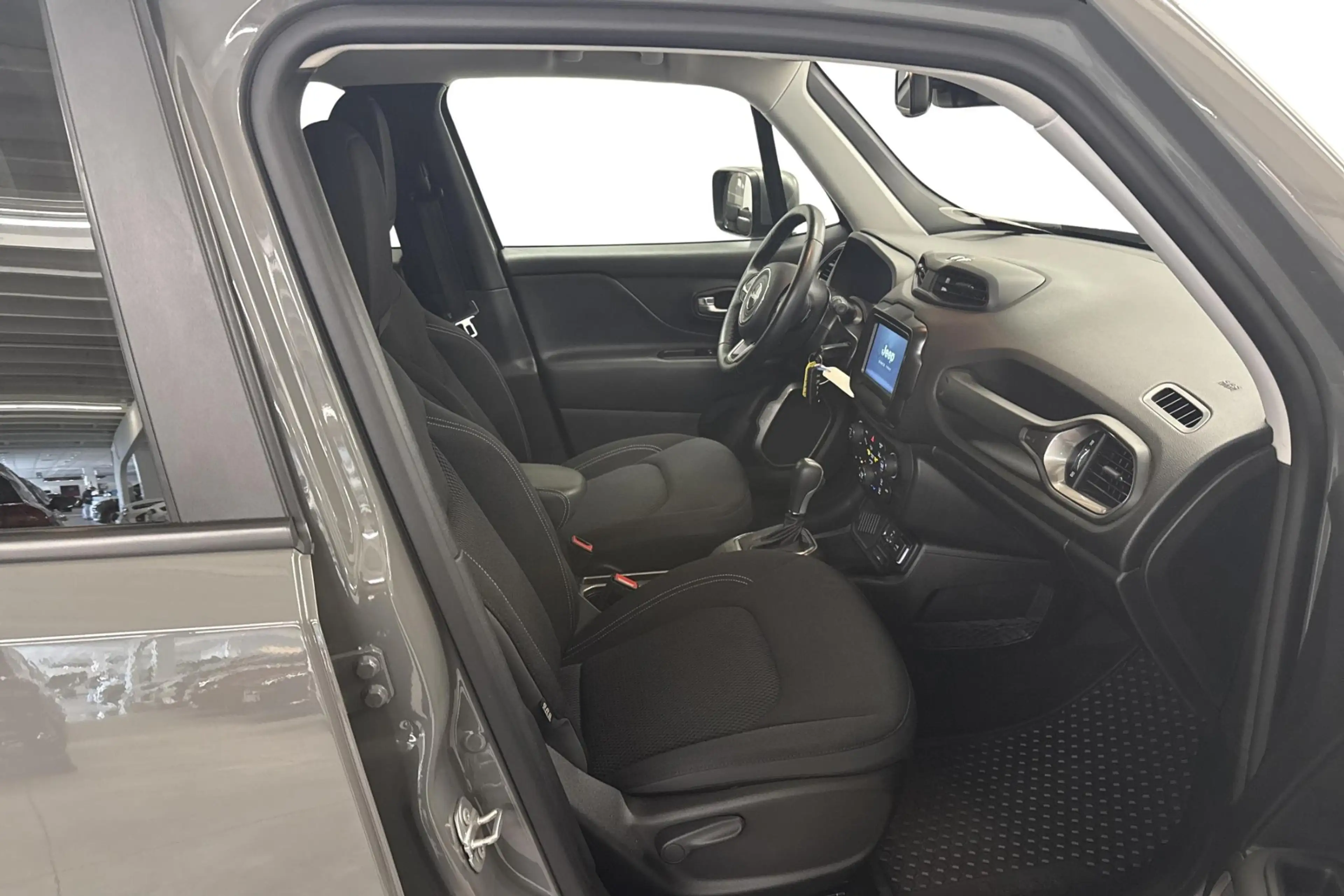 Jeep Renegade 1.3 T4 150 4x2 DDCT Longitude — photo 6