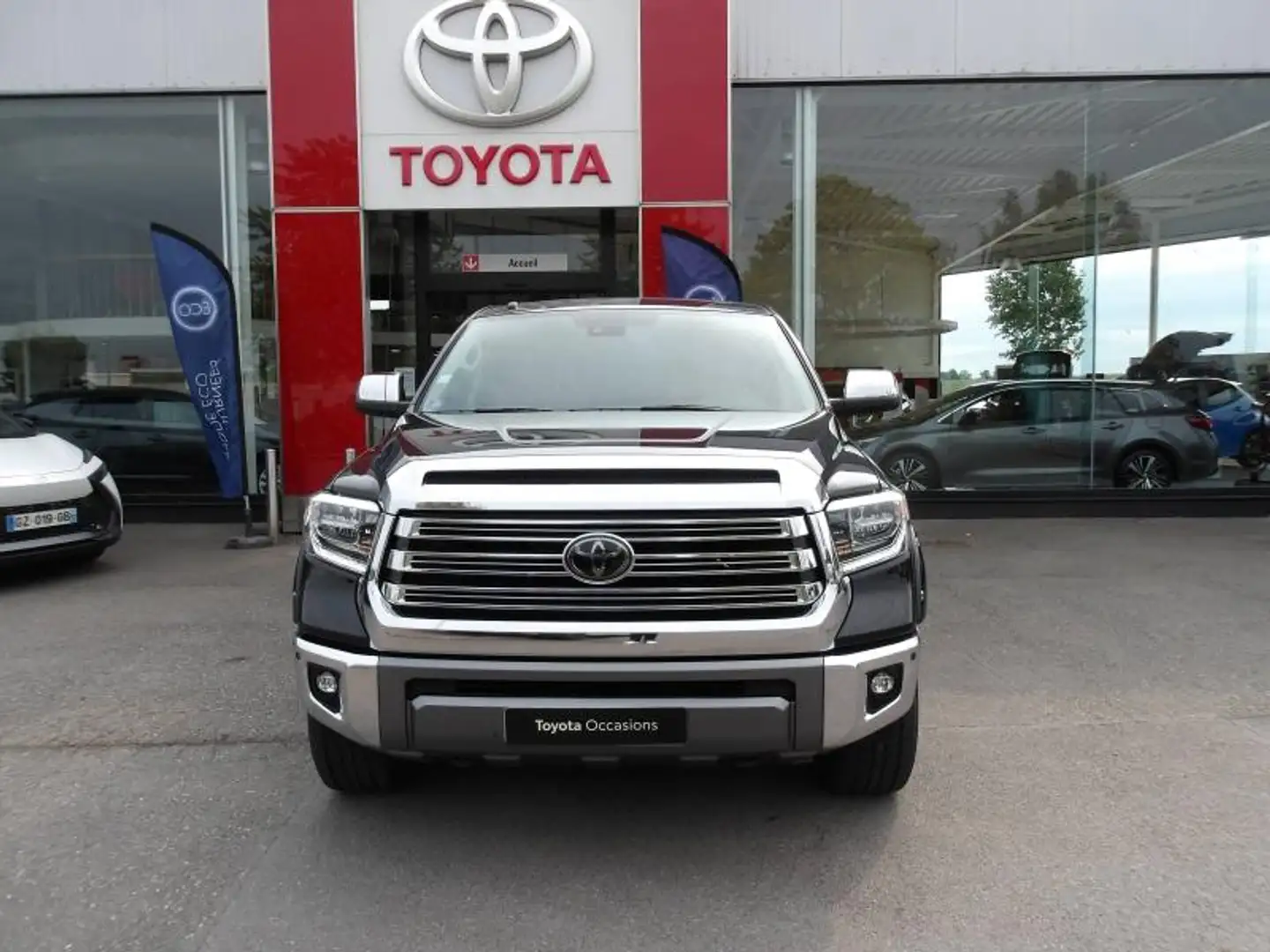 Toyota Tundra 4WD - 2