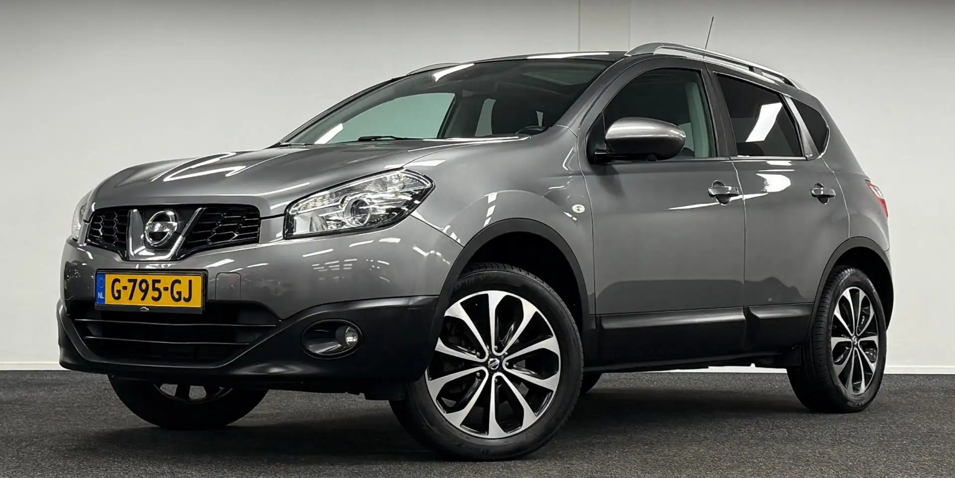 Nissan Qashqai 2.0 Connect Edition*141PK*Panodak*Trekhaak*Camera* Gris - 1
