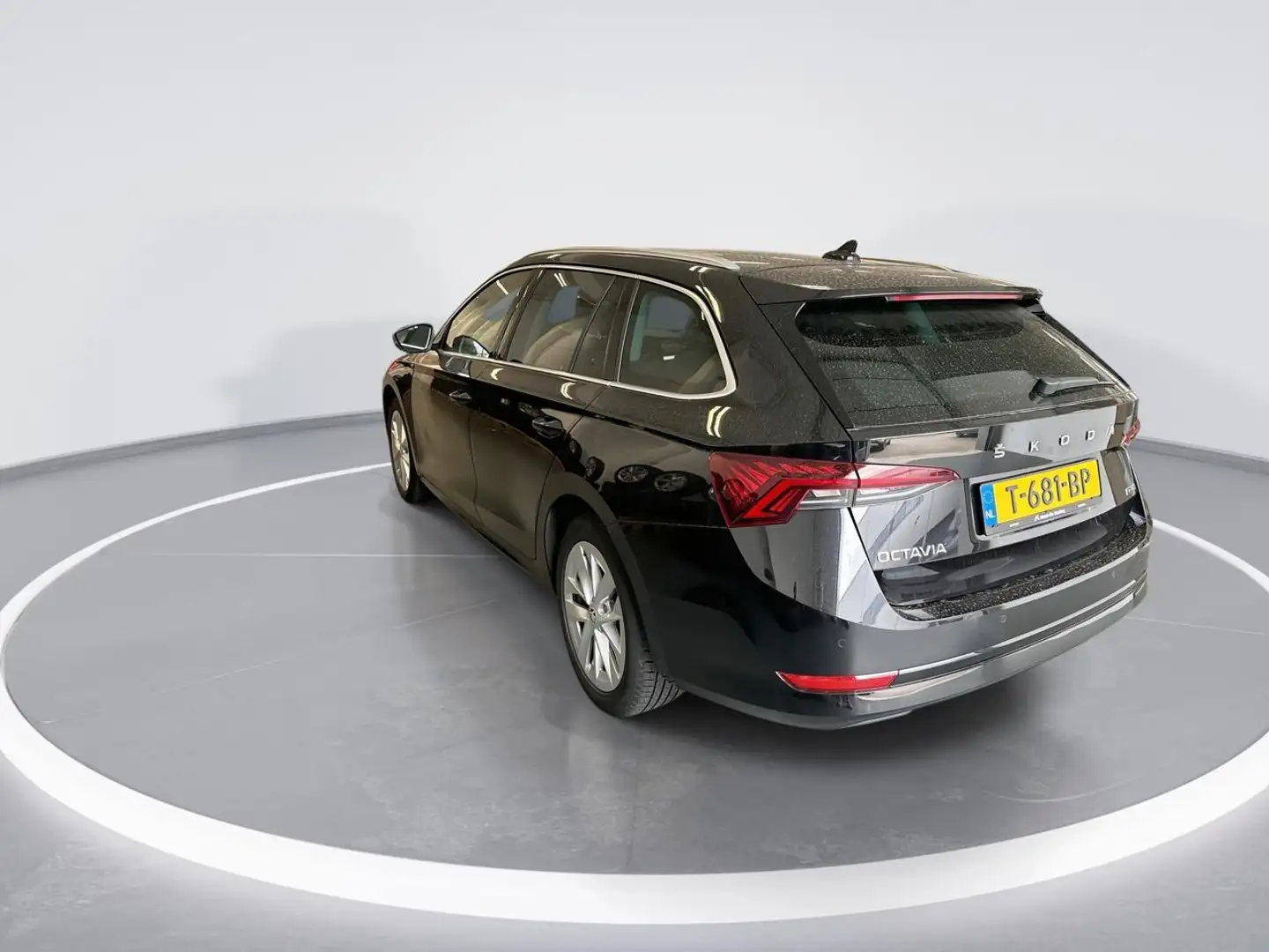 Skoda Octavia Combi 1.0 e-Tsi 110pk DSG Business Edition Plus · Zwart - 2