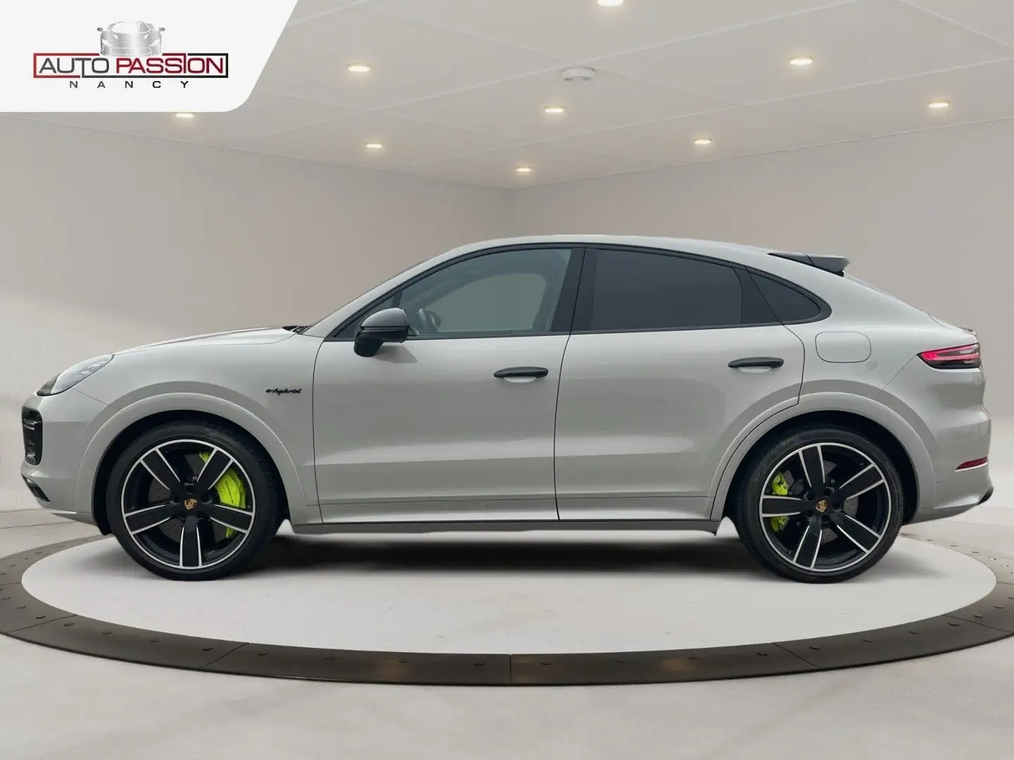 Porsche Cayenne Coupé Turbo S E-Hybrid Tiptronic V8 680Cv Gris - 2