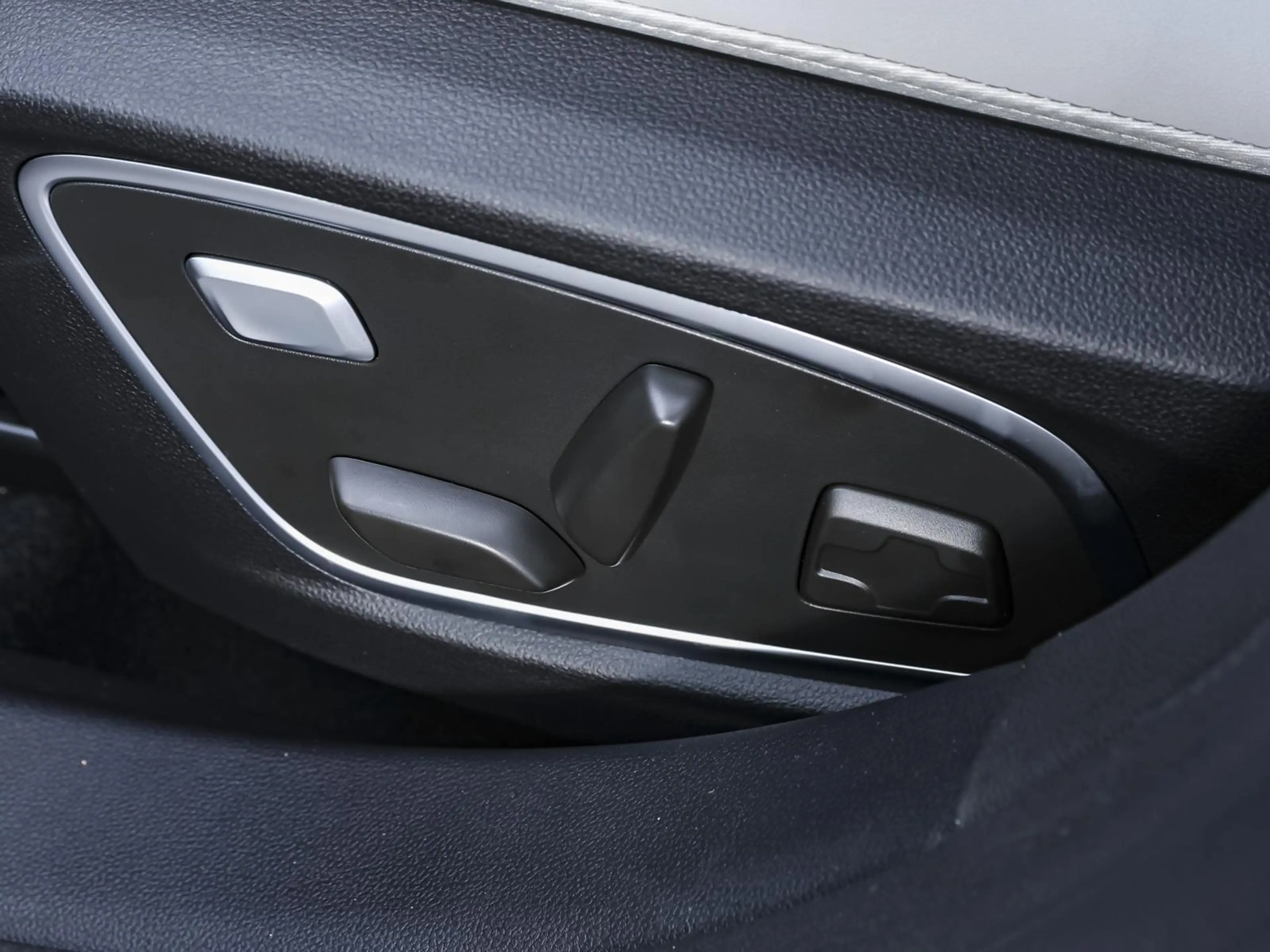 Renault Espace Iconic Full Hybrid E-Tech 200 5-Sitzer — photo 11
