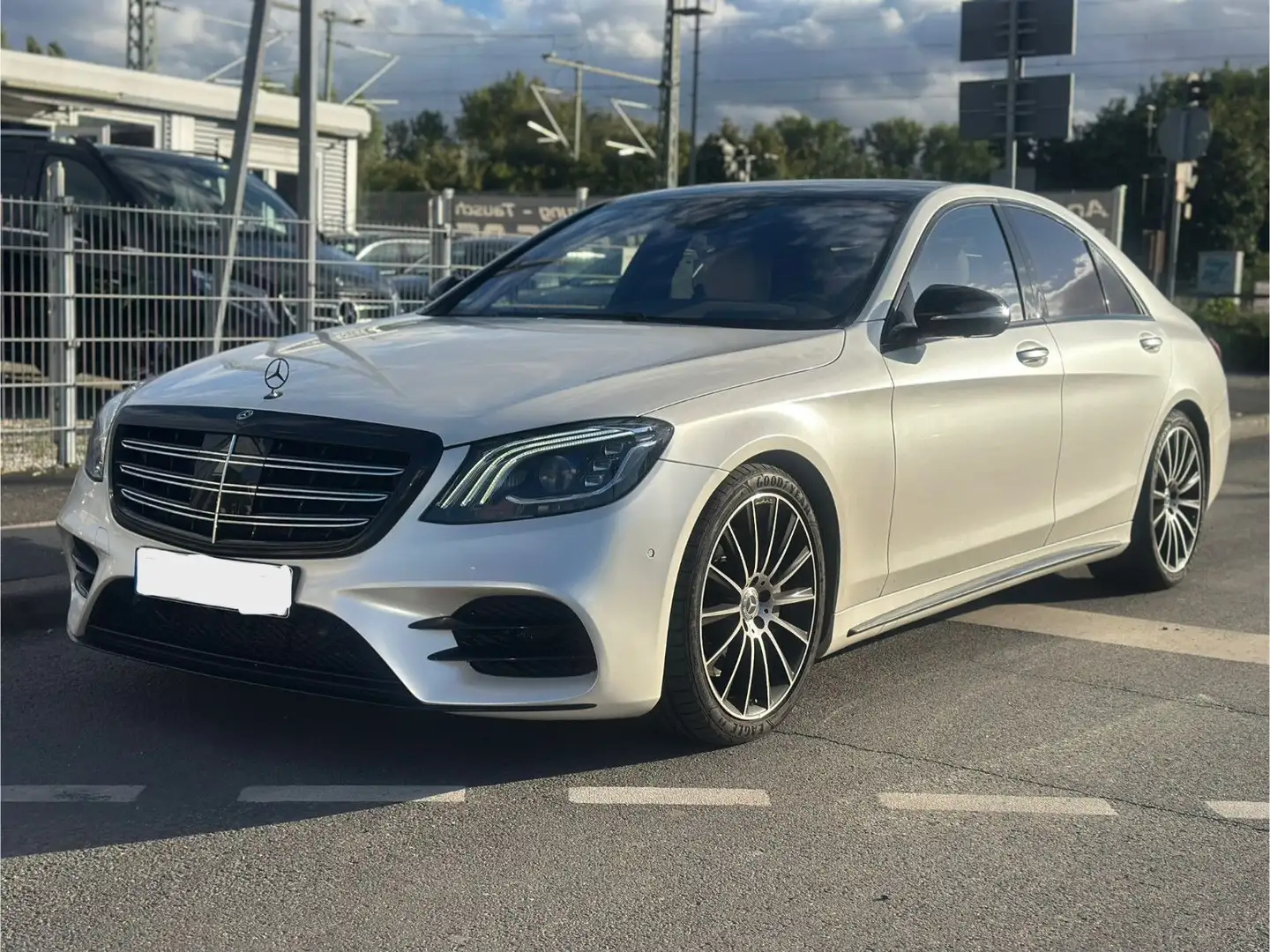 Mercedes-Benz S 560 4MATIC*AMG LINE+MOD.2018* Weiß - 1