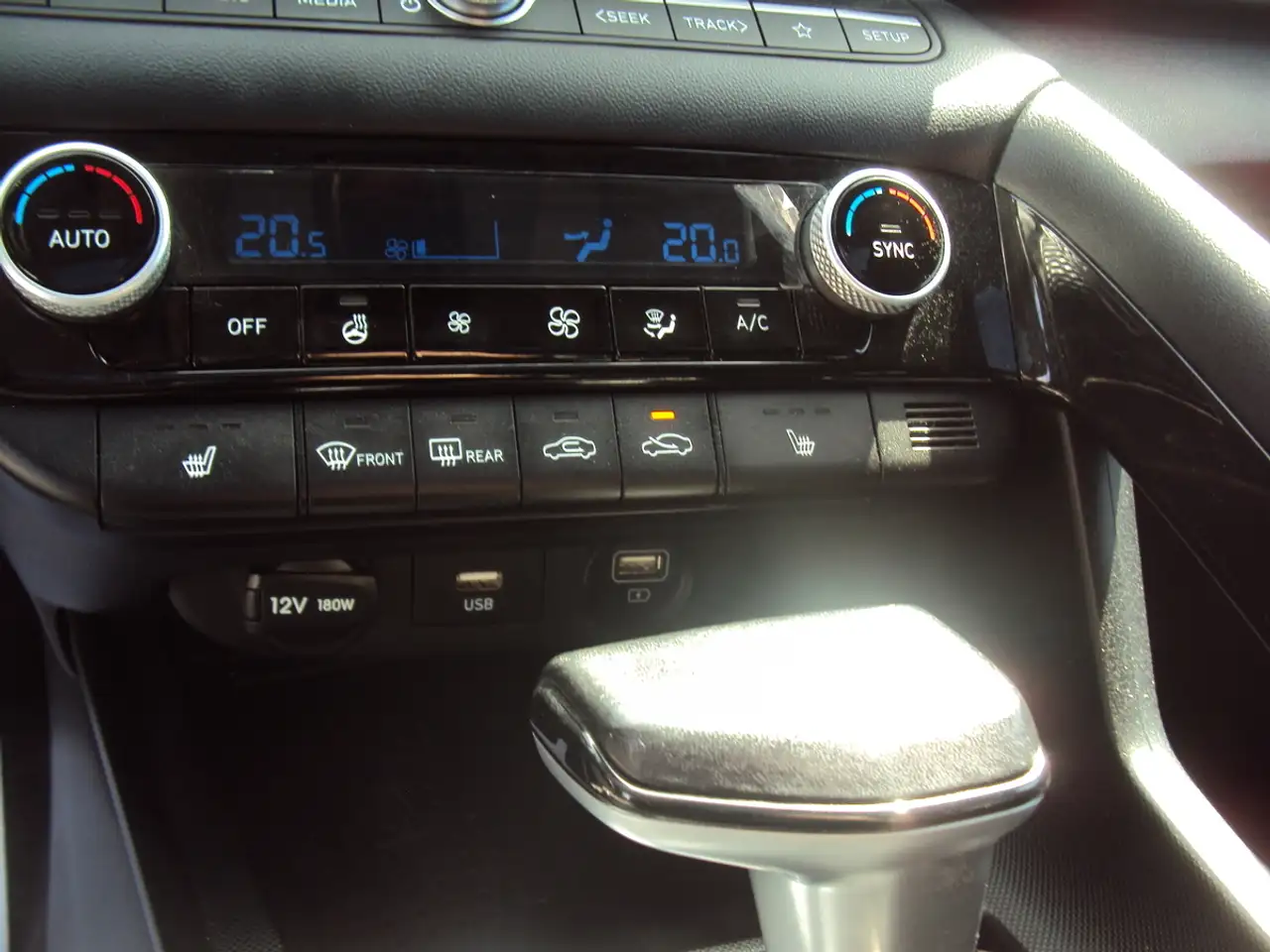 Hyundai ELANTRA снимка Hyundai ELANTRA
