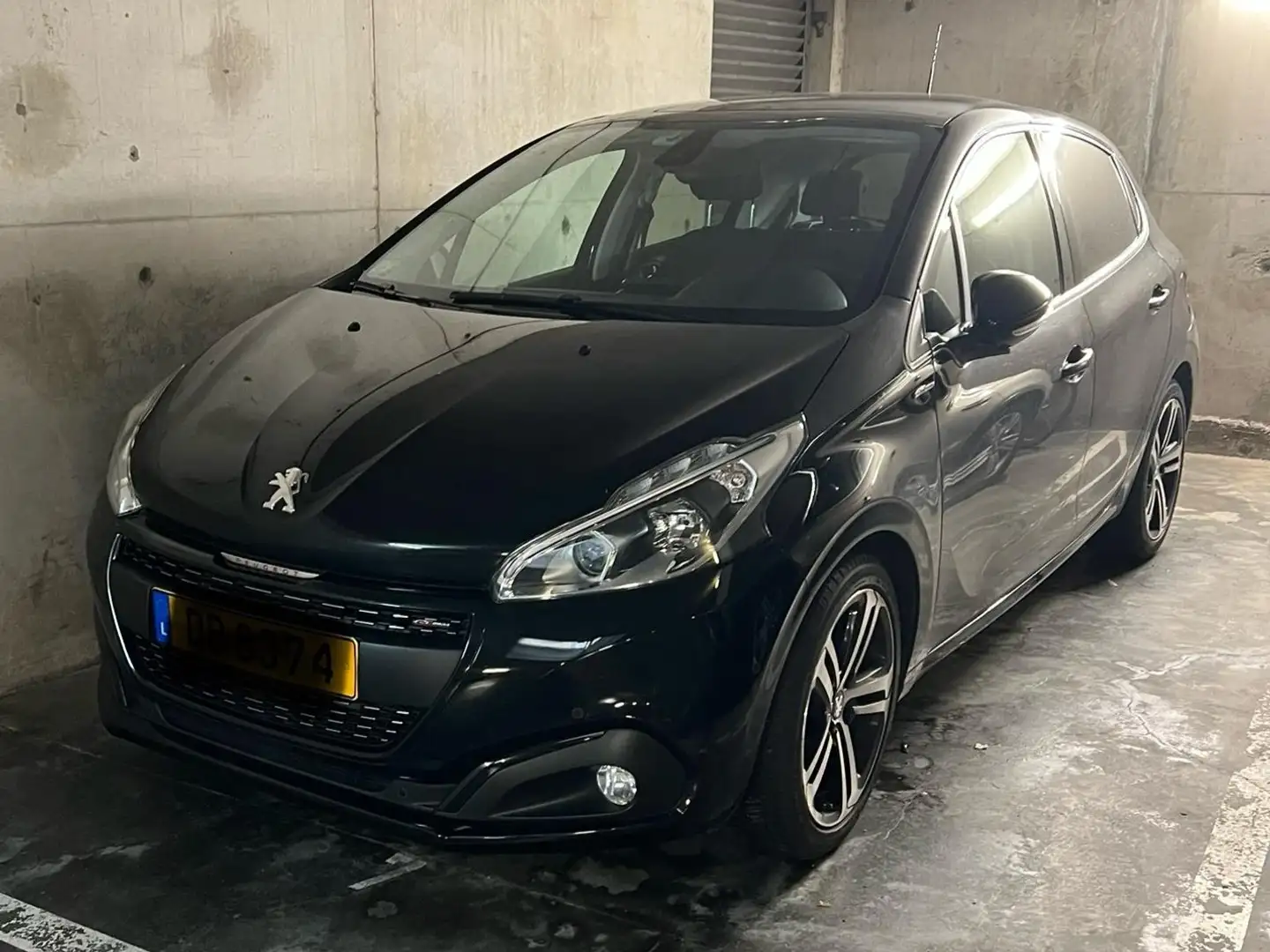 Peugeot 208 208 PureTech 110 GT LINE Noir - 1