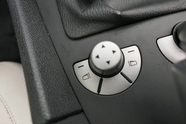 Mercedes-Benz SLK view 13