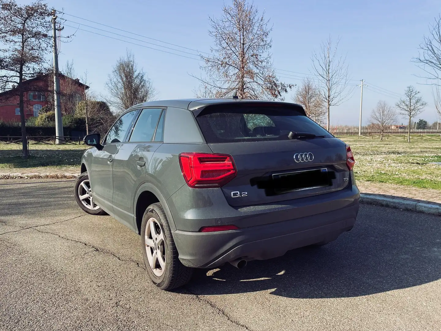 Audi Q2 1.6 TDI 116 CV AC familiare Grigio - 2