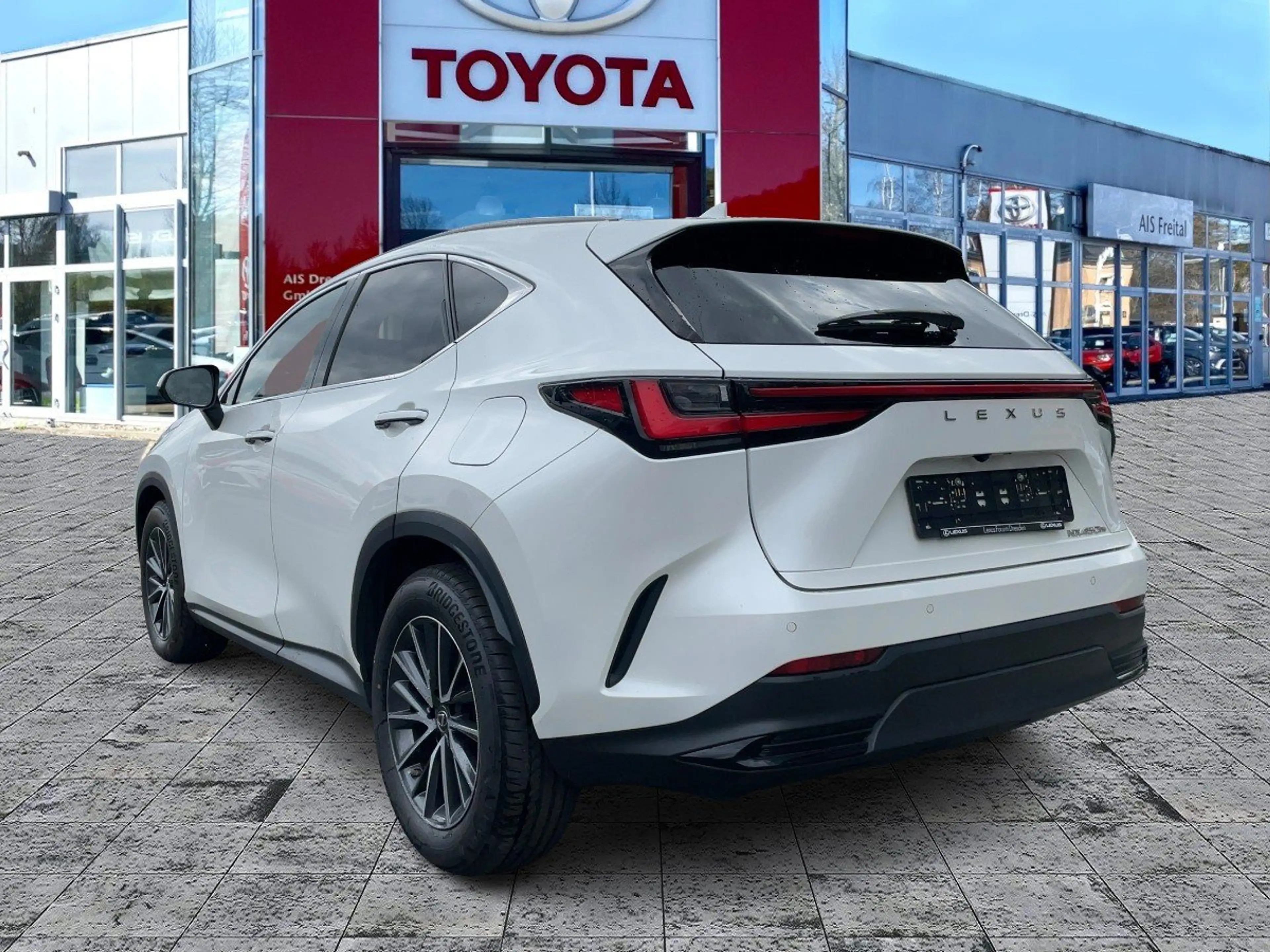 Lexus NX 450h+ Executive 360°Kamera + HeadUp — photo 4