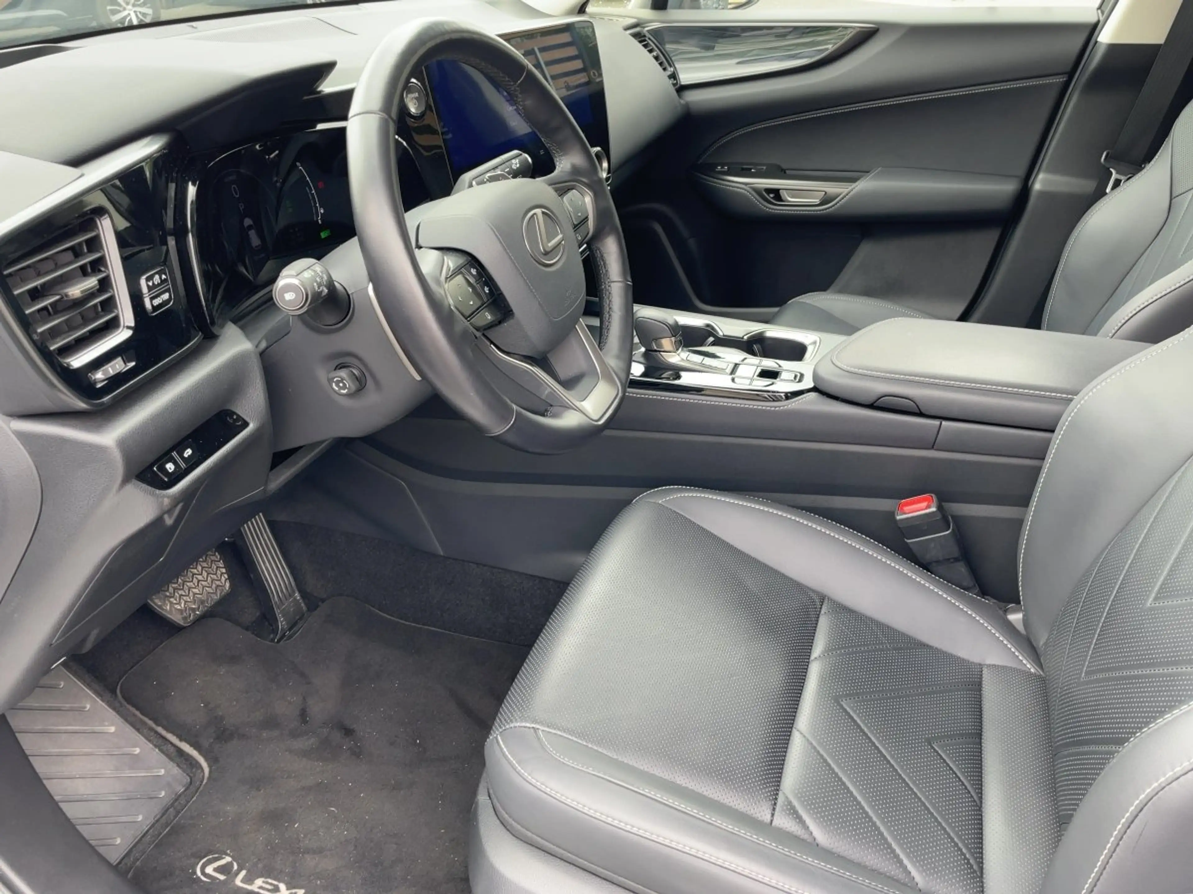 Lexus NX 450h+ Executive 360°Kamera + HeadUp — photo 8