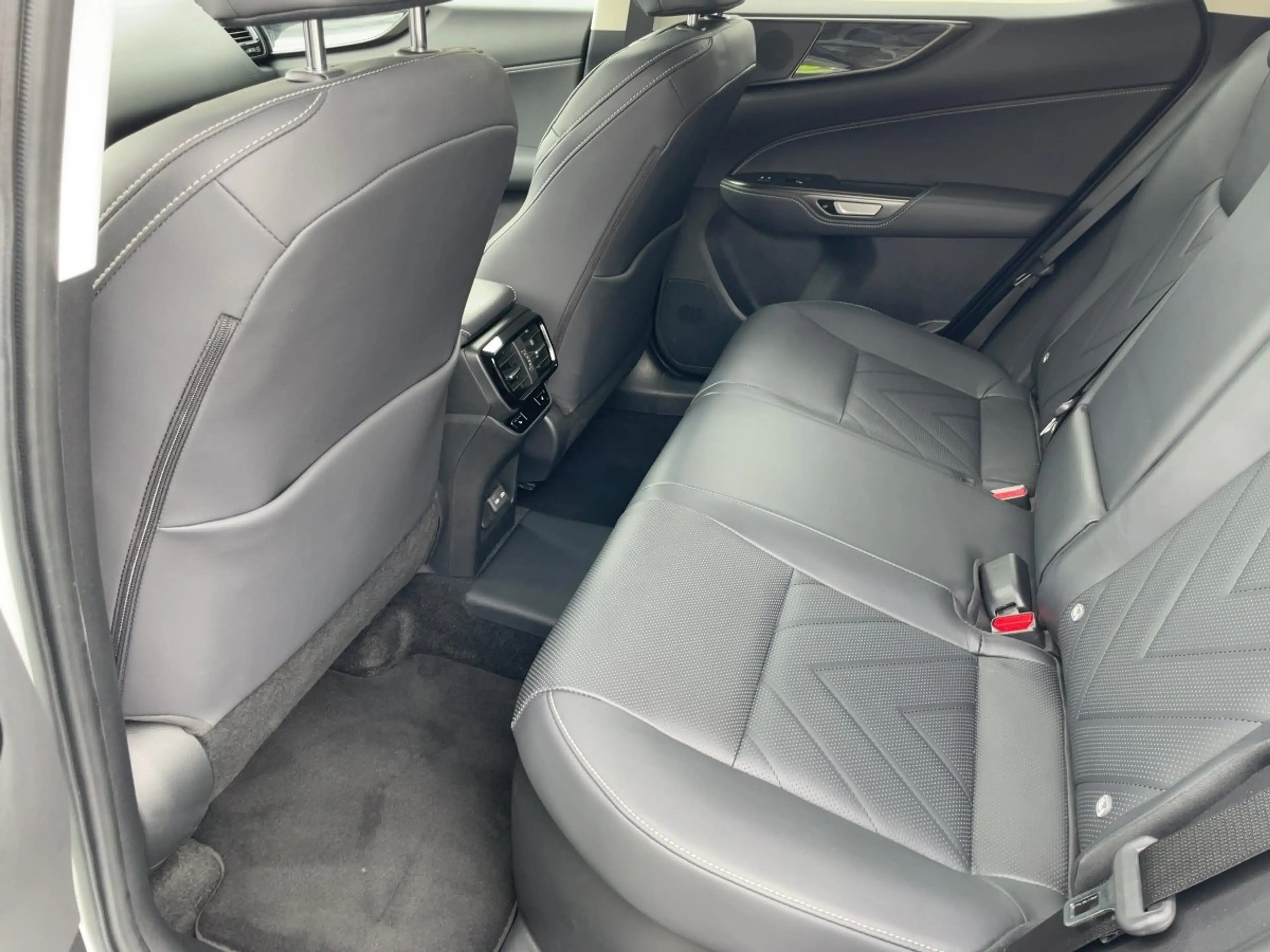 Lexus NX 450h+ Executive 360°Kamera + HeadUp — photo 9