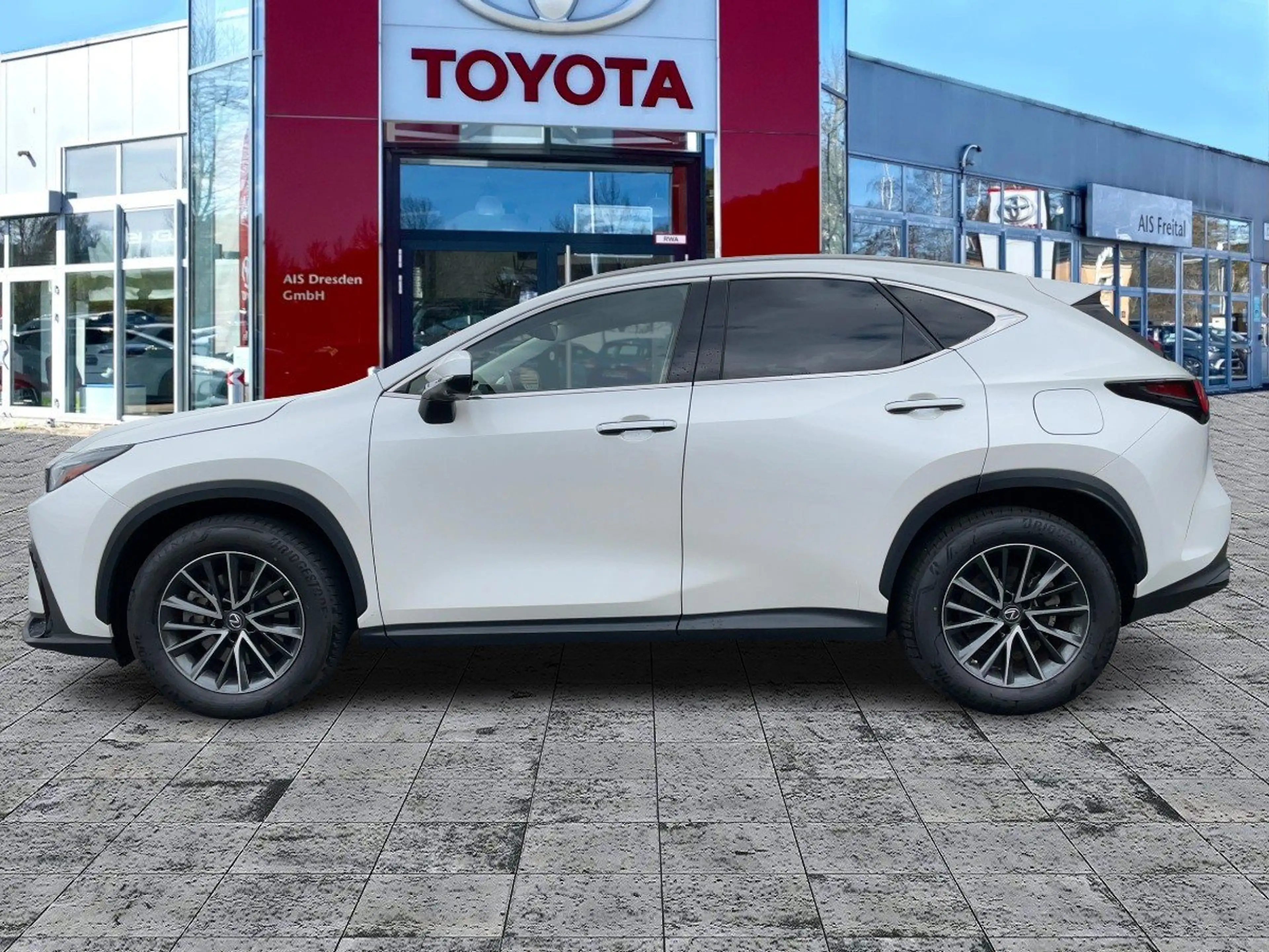 Lexus NX 450h+ Executive 360°Kamera + HeadUp — photo 3