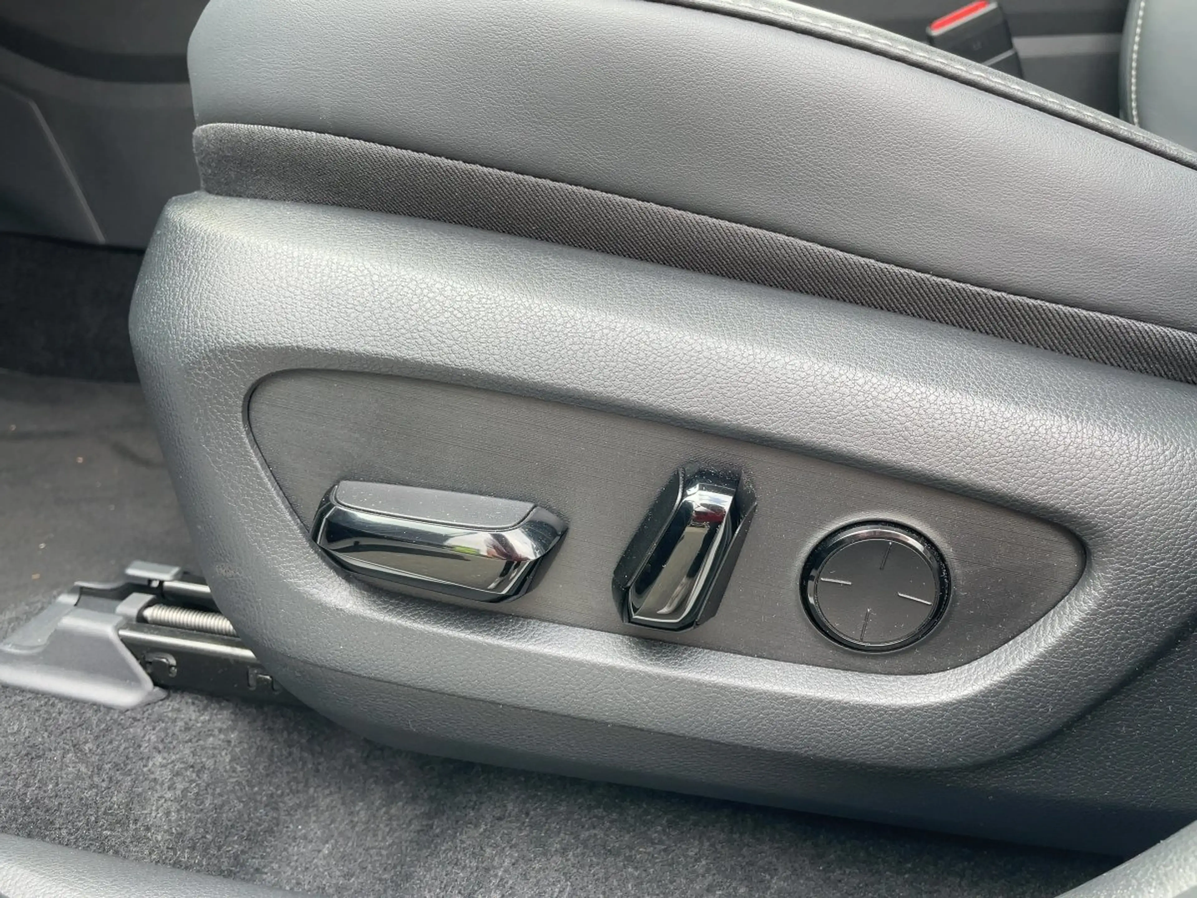Lexus NX 450h+ Executive 360°Kamera + HeadUp — photo 16