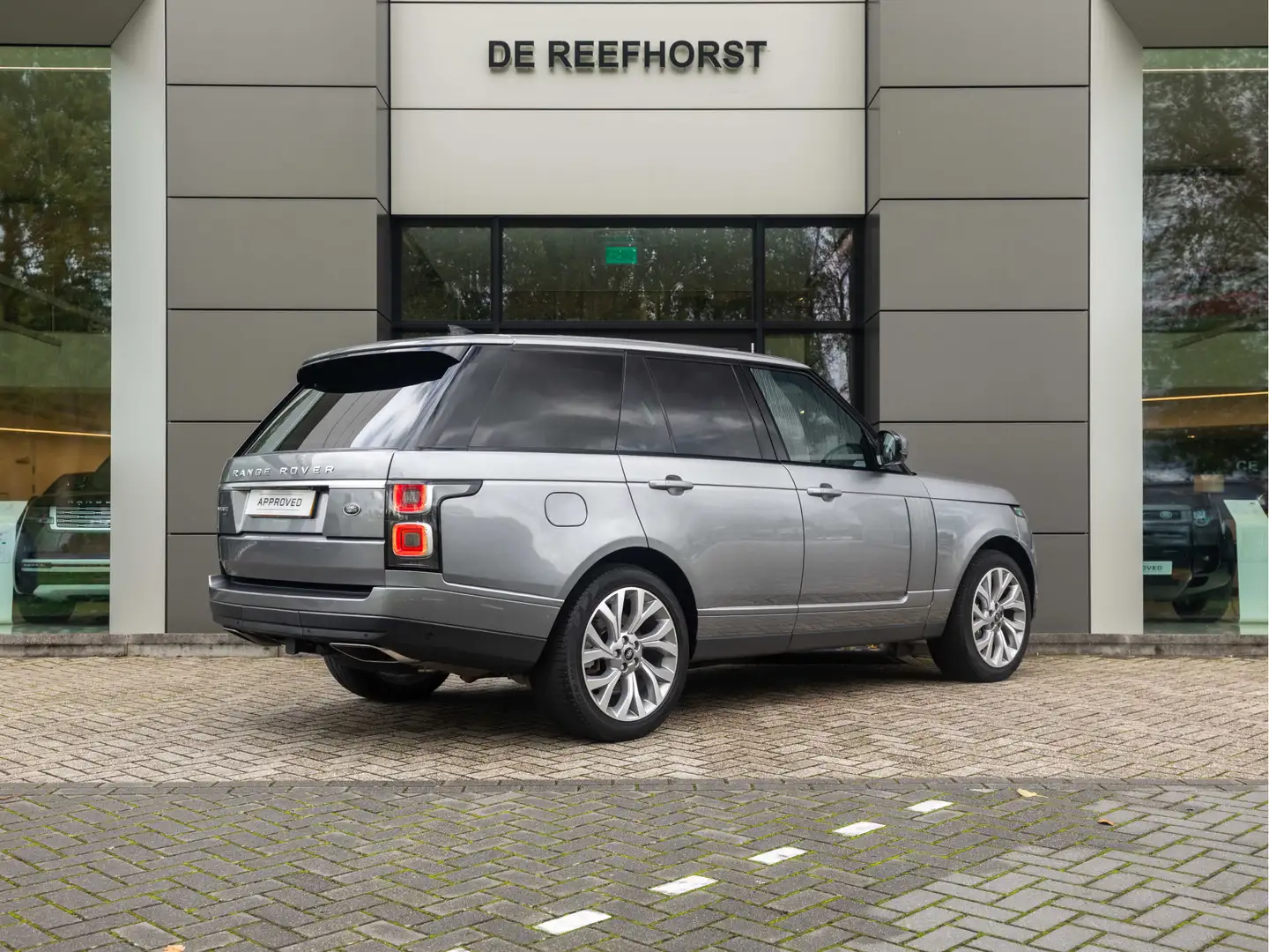 Land Rover Range Rover P400e Vogue Limited Edition | 11-2021 | Soft Door Grijs - 2