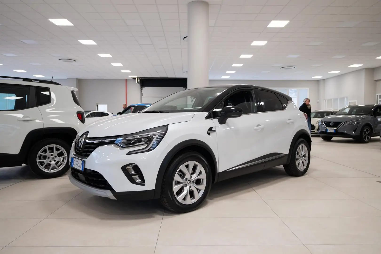 Renault Captur 1.6 E-Tech phev Intens 160 CV - 1