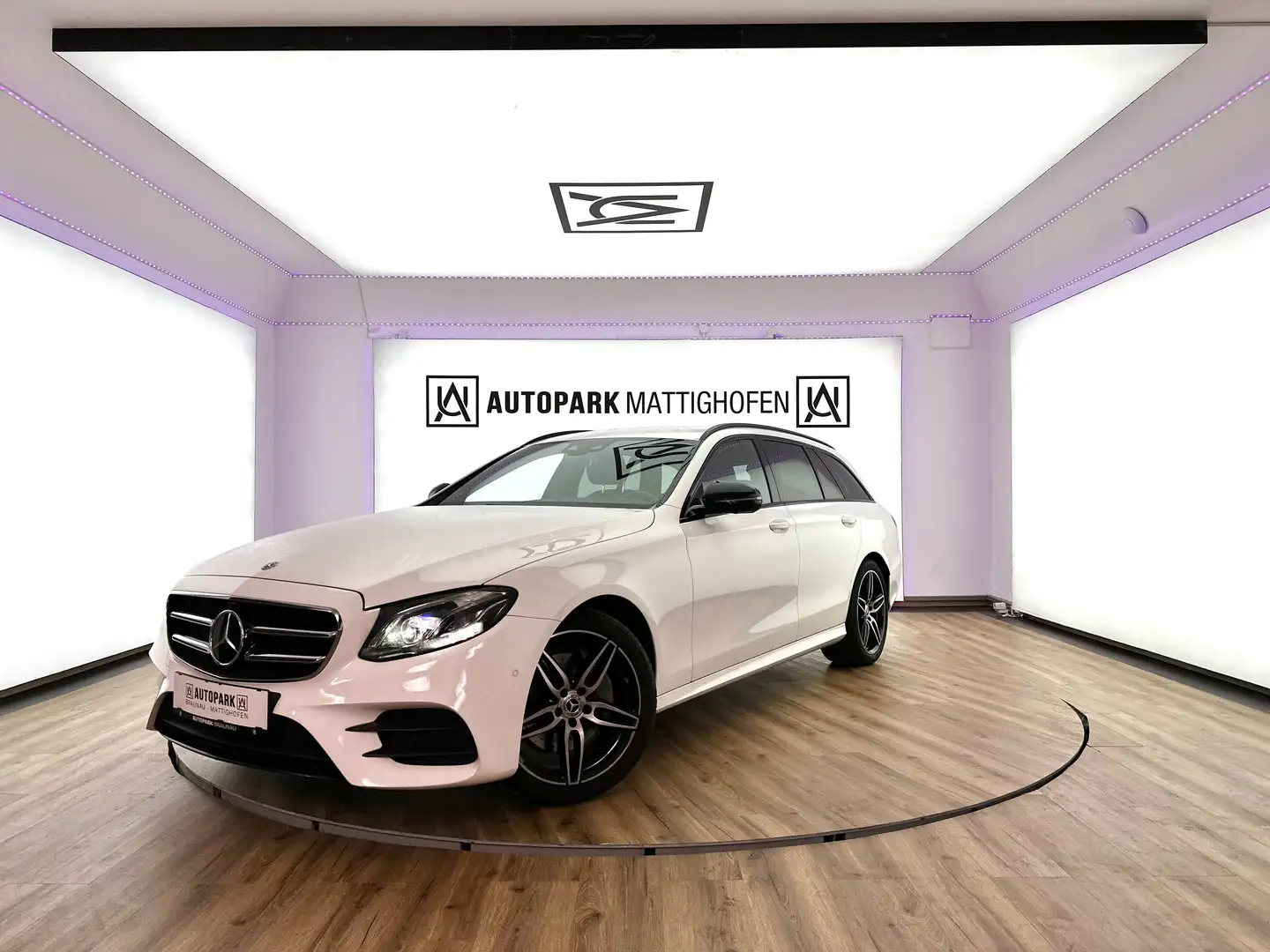 Mercedes-Benz E 220 d 4MATIC Aut. *AMG-LINE*NIGHT*360* Blanc - 1