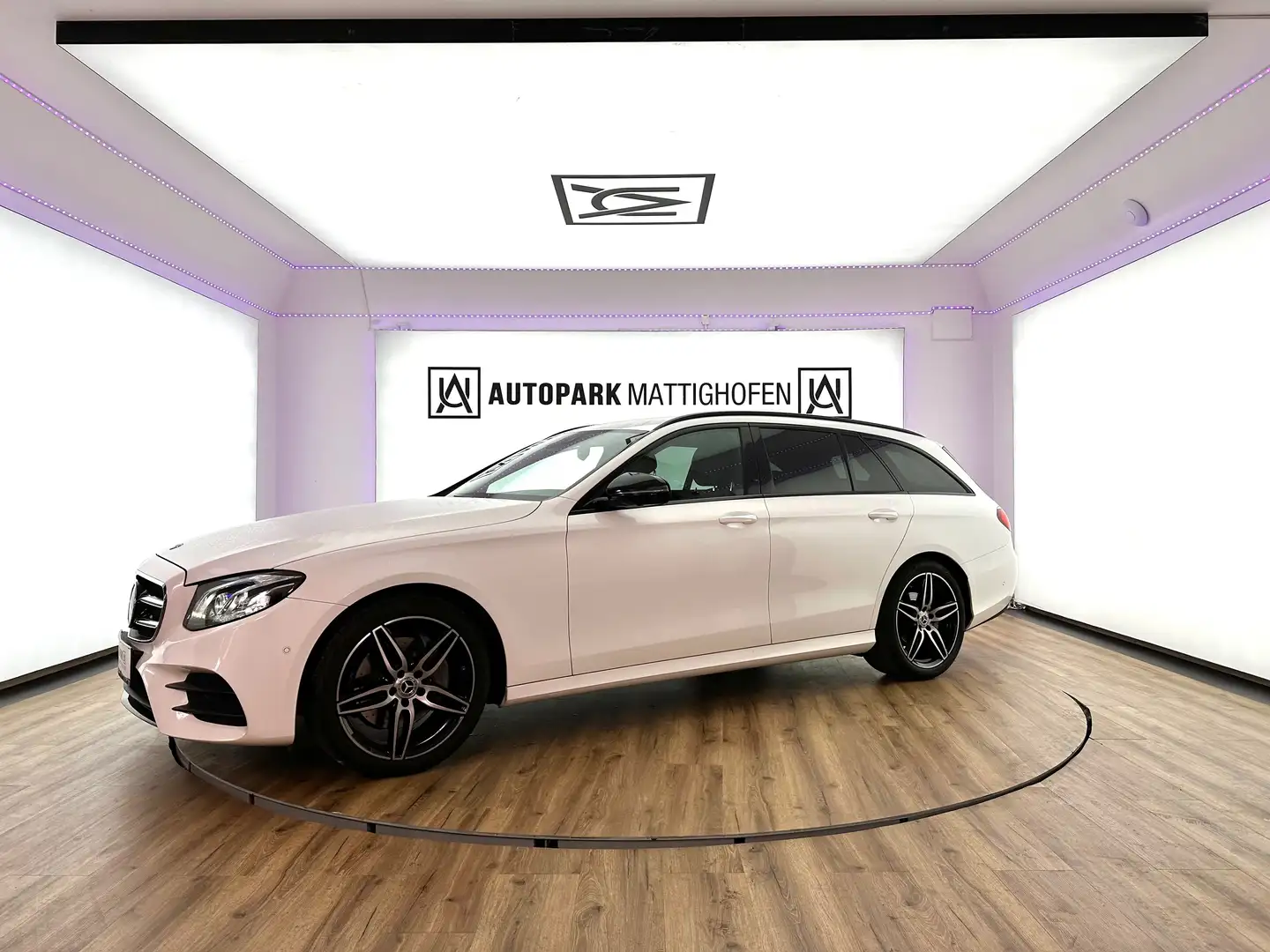 Mercedes-Benz E 220 d 4MATIC Aut. *AMG-LINE*NIGHT*360* Blanc - 2