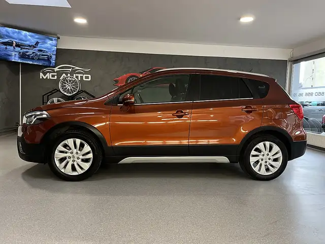 Suzuki SX4 S-Cross view 4